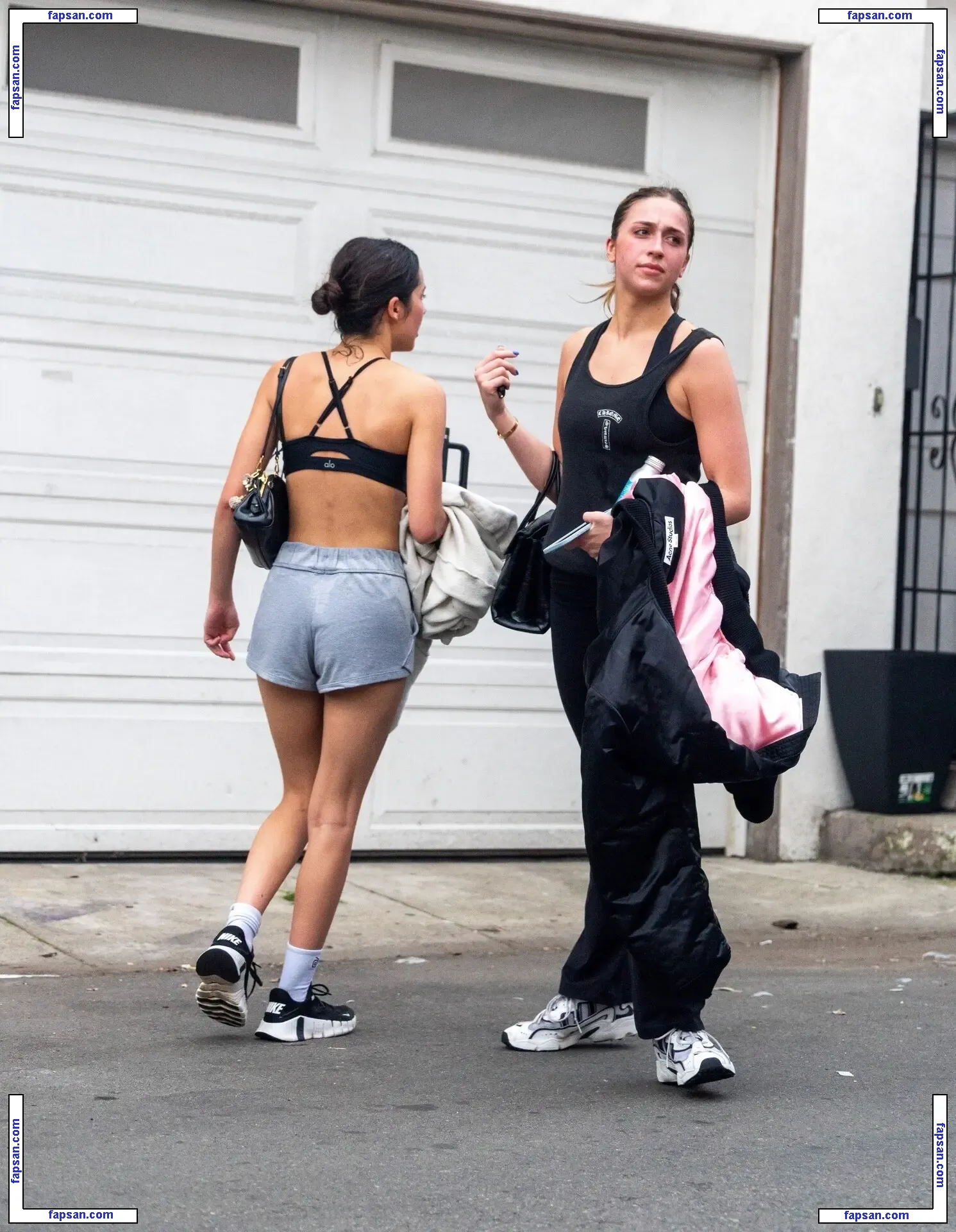 Olivia Rodrigo голая фото #3195 с Онлифанс