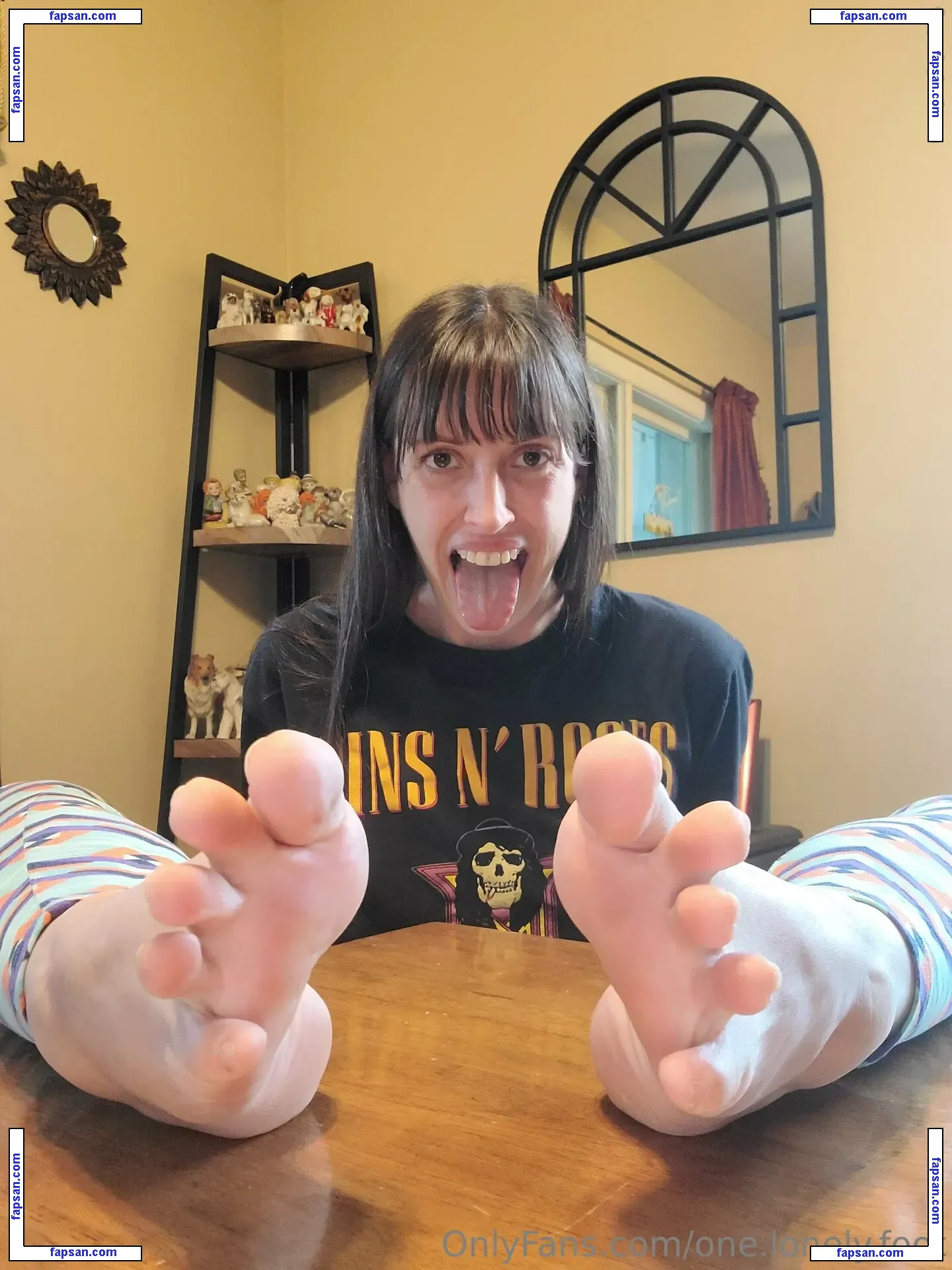 one.lonely.foot nude photo #0005 from OnlyFans