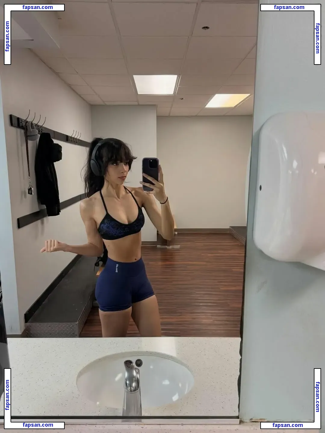 Over.taaa голая фото #0027 с Онлифанс