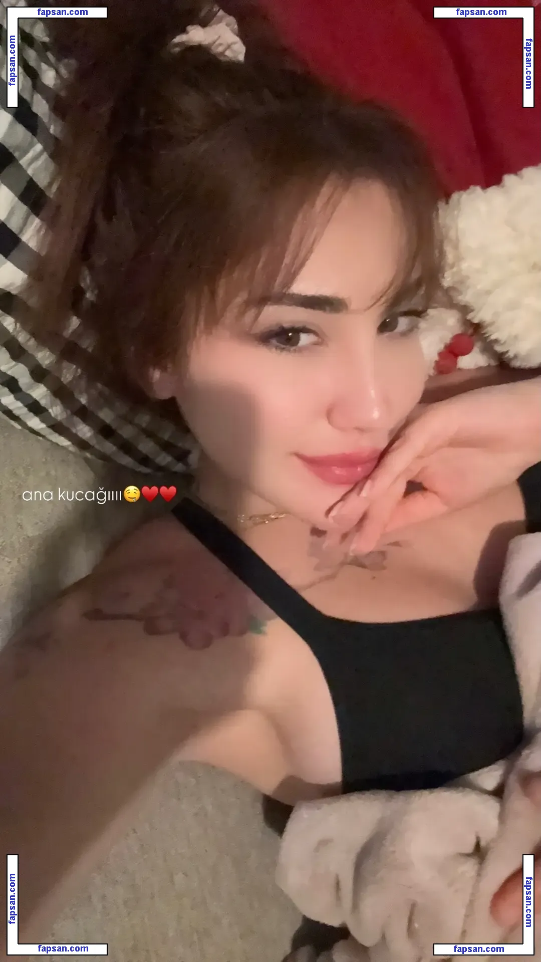 Özge Azunyan голая фото #0001 с Онлифанс