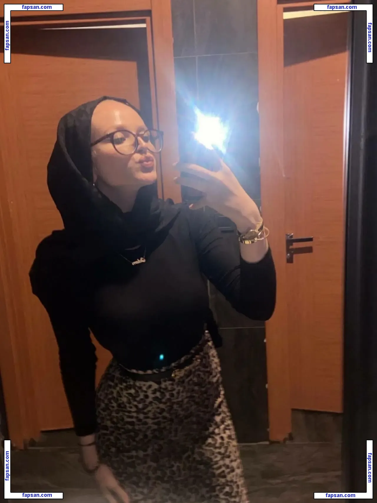 ozlemylzz nude photo #0005 from OnlyFans