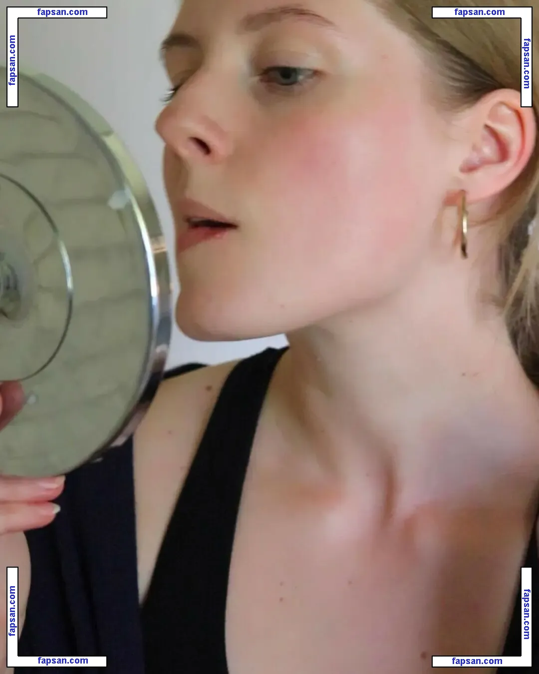 Ozley ASMR nude photo #0002 from OnlyFans