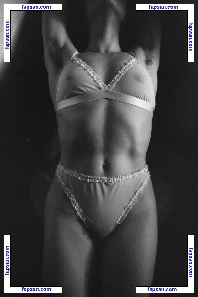 paeulini голая фото #0003 с Онлифанс