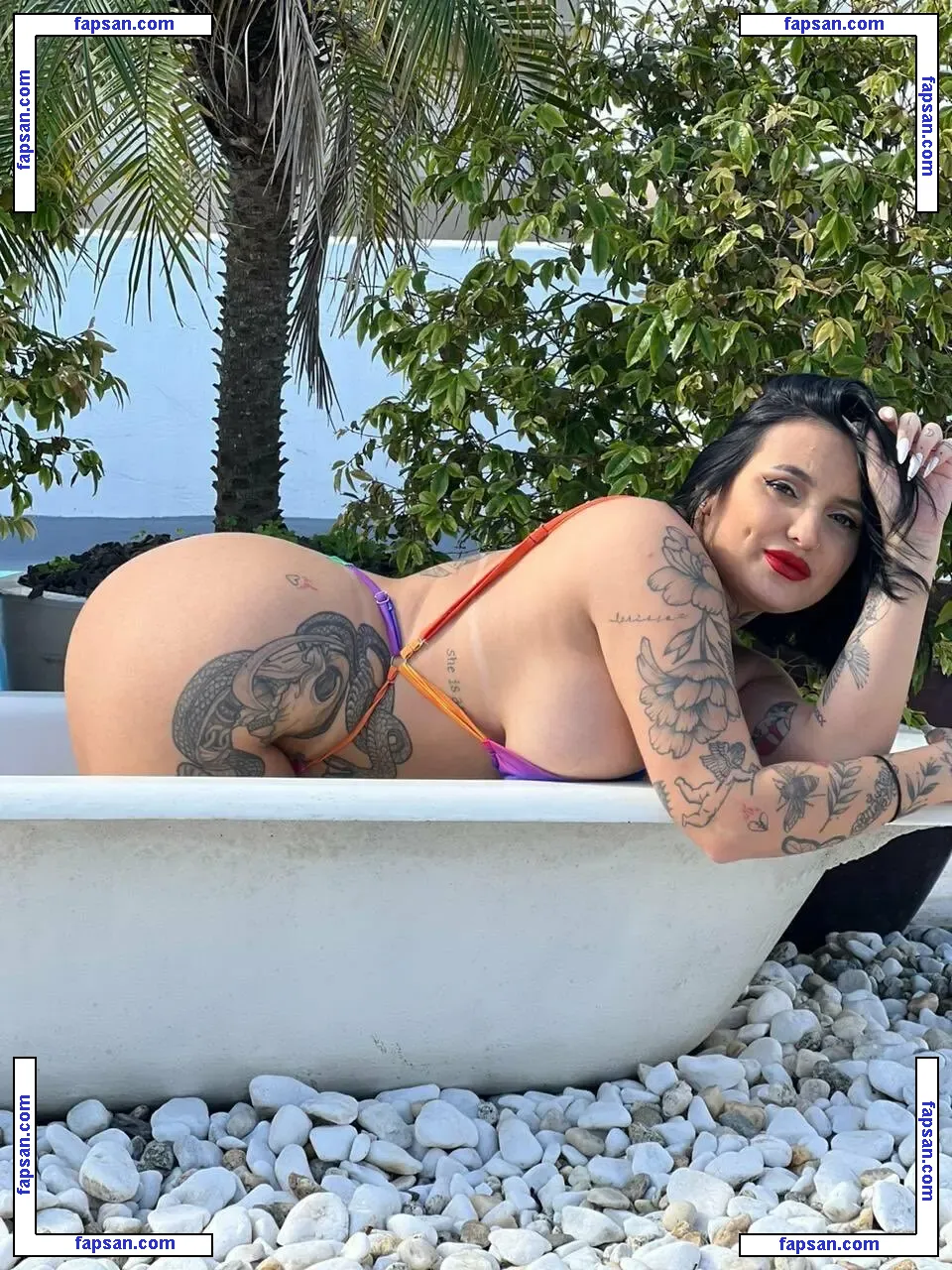 Pah Suelen nude photo #0006 from OnlyFans
