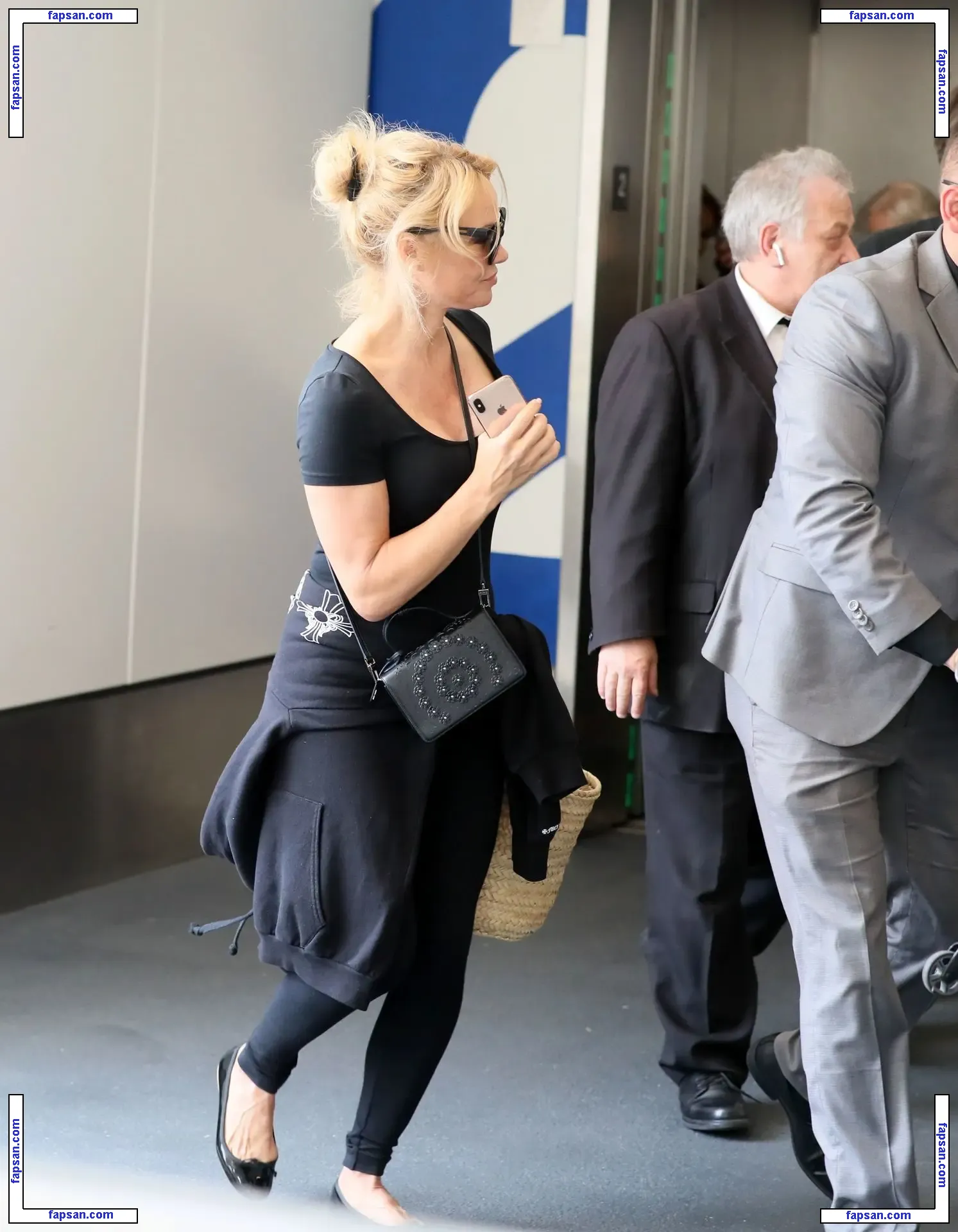Pamela Anderson голая фото #1617 с Онлифанс