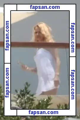 Pamela Anderson голая фото #1672 с Онлифанс