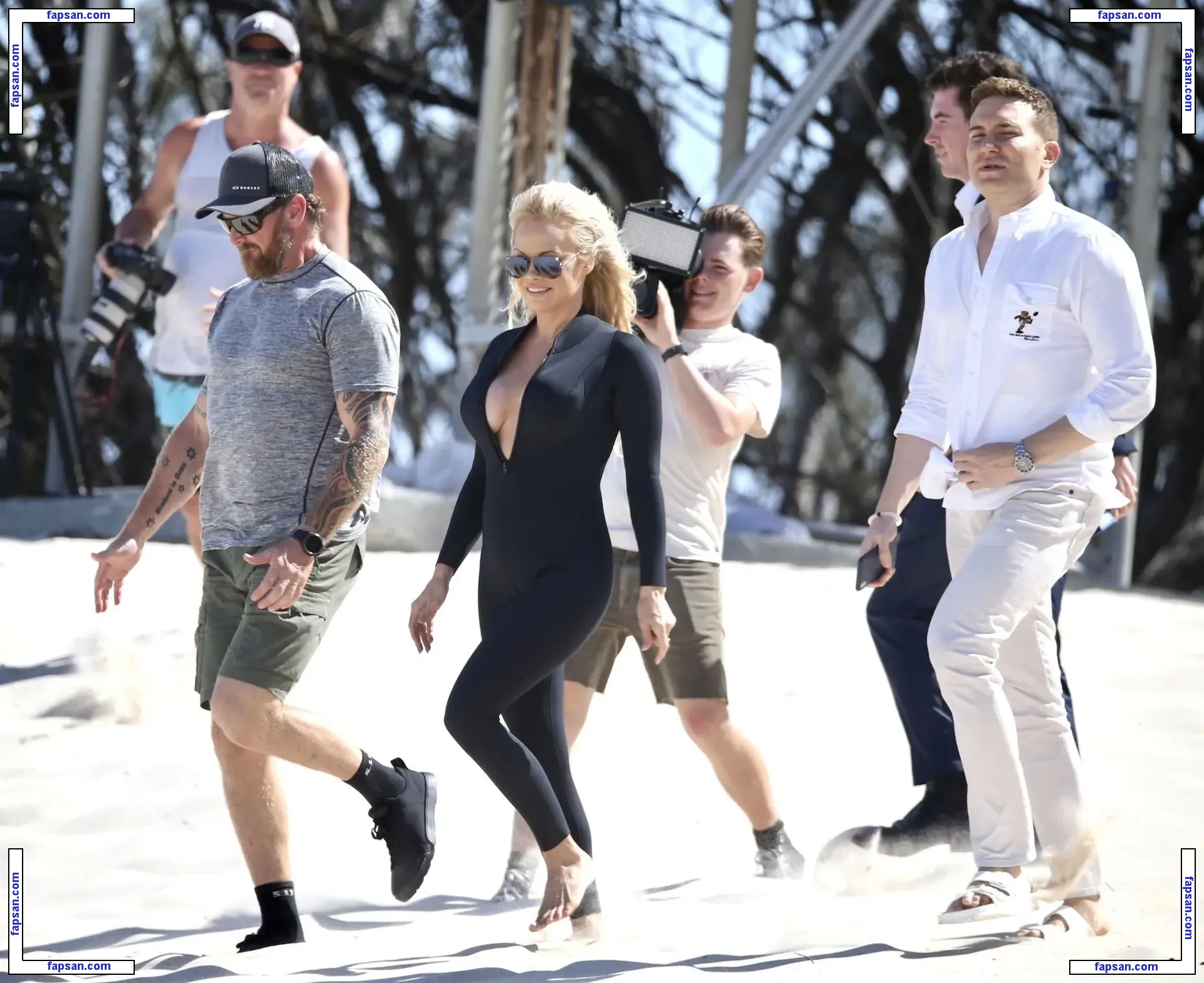 Pamela Anderson голая фото #1740 с Онлифанс