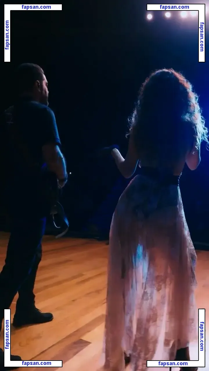 Paula Fernandes голая фото #0055 с Онлифанс