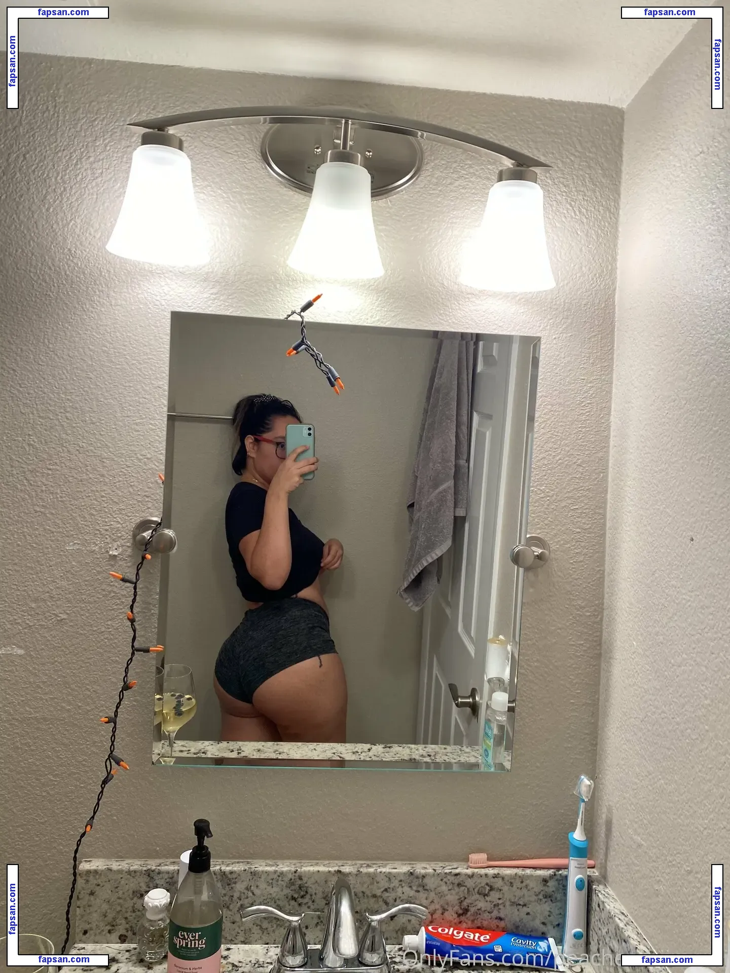 peachemojimami / peachemoji420 nude photo #0018 from OnlyFans