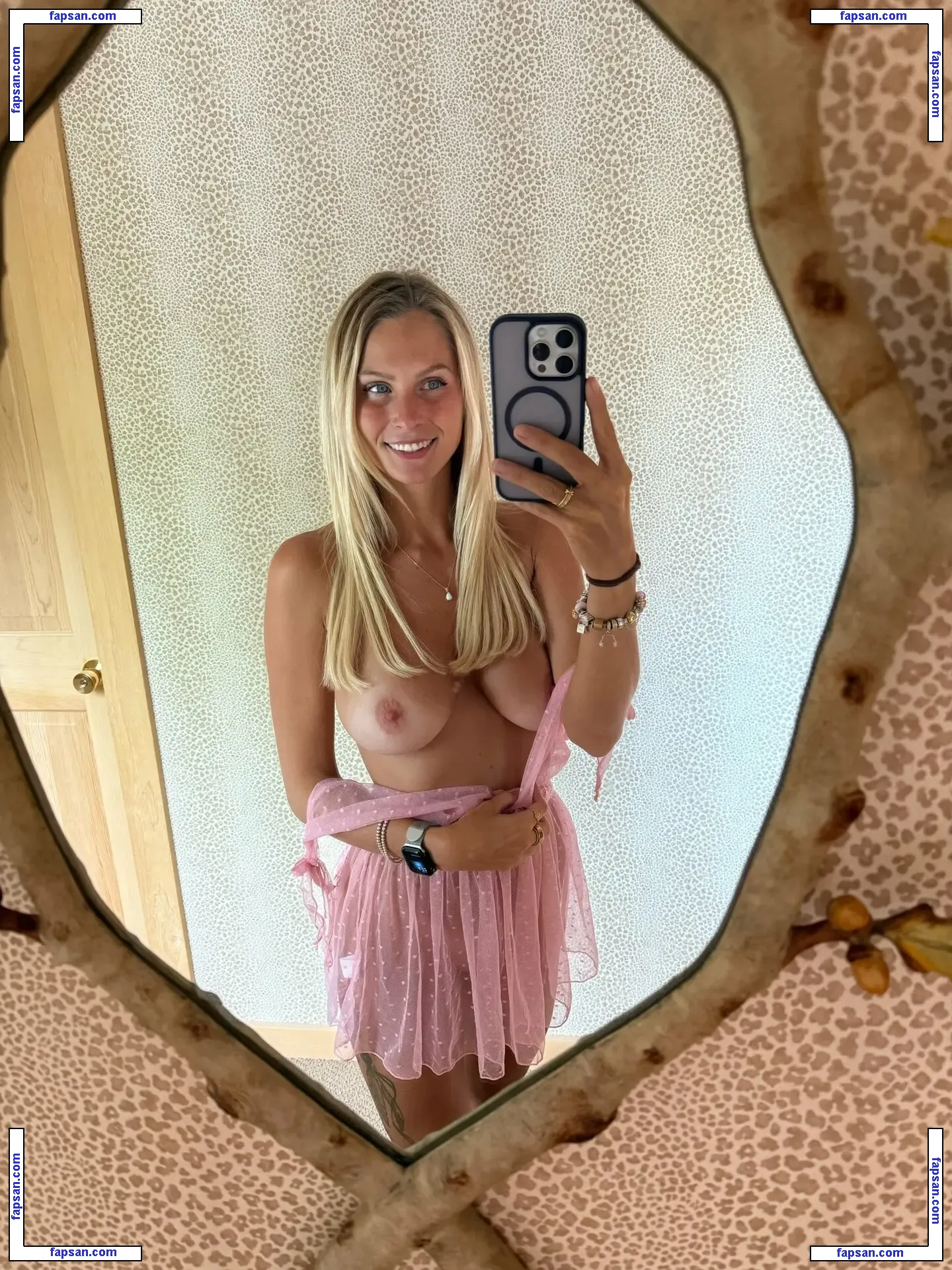 Peachy Babe голая фото #0081 с Онлифанс