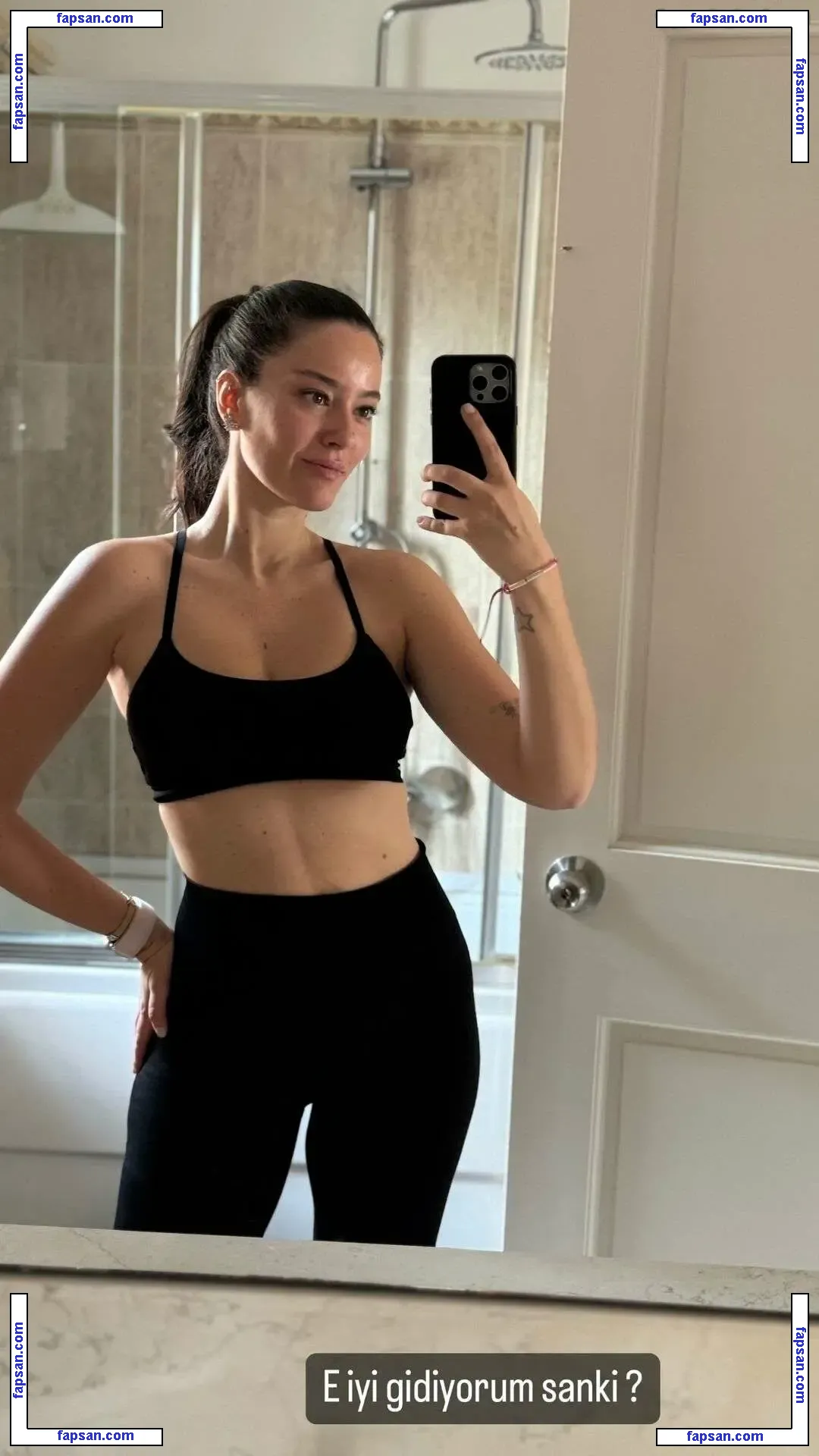 Pelin Akil голая фото #0025 с Онлифанс