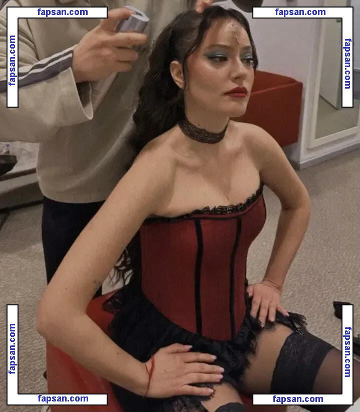 Pelin Akil голая фото #0033 с Онлифанс