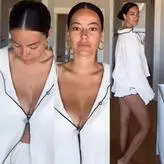 Pelin Akil голая #0030