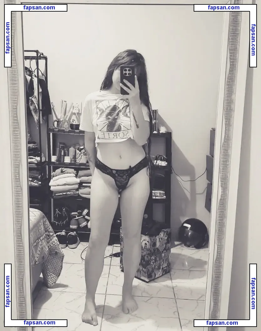 Pequenalua nude photo #0001 from OnlyFans