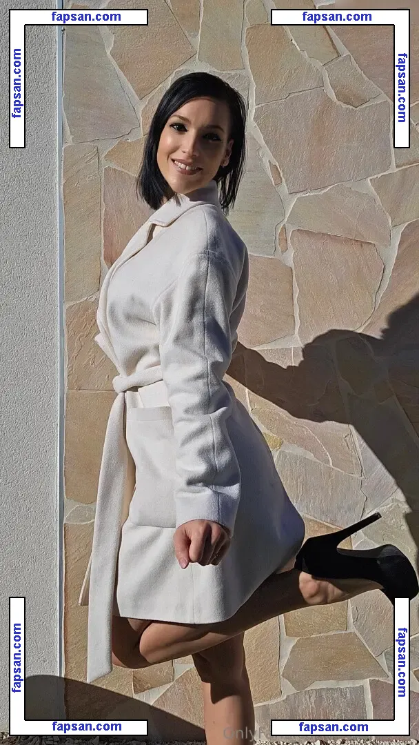Perla Nurse nude photo #0021 from OnlyFans