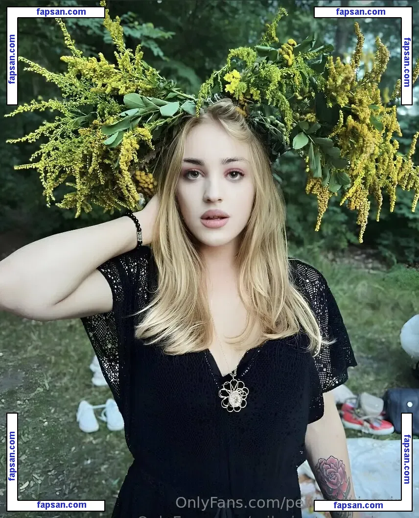 petiteanniequinn nude photo #0032 from OnlyFans