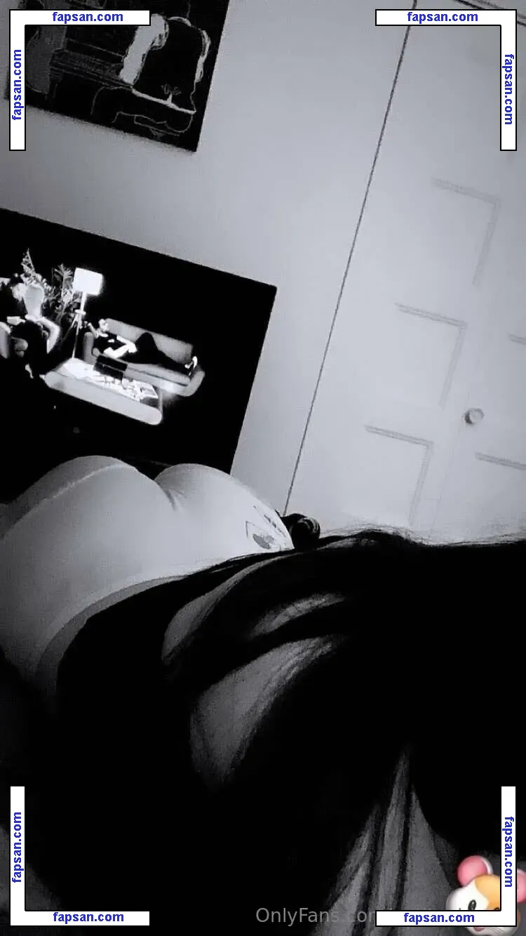petitegirlnora nude photo #0004 from OnlyFans