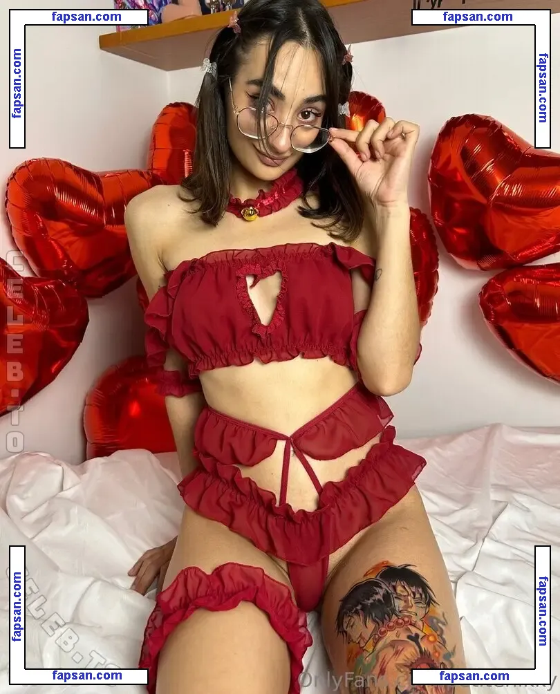 petitenikky голая фото #0006 с Онлифанс