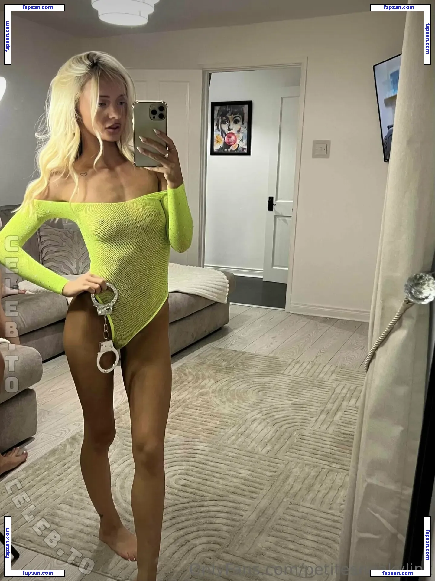 Petitesneakylink голая фото #0028 с Онлифанс