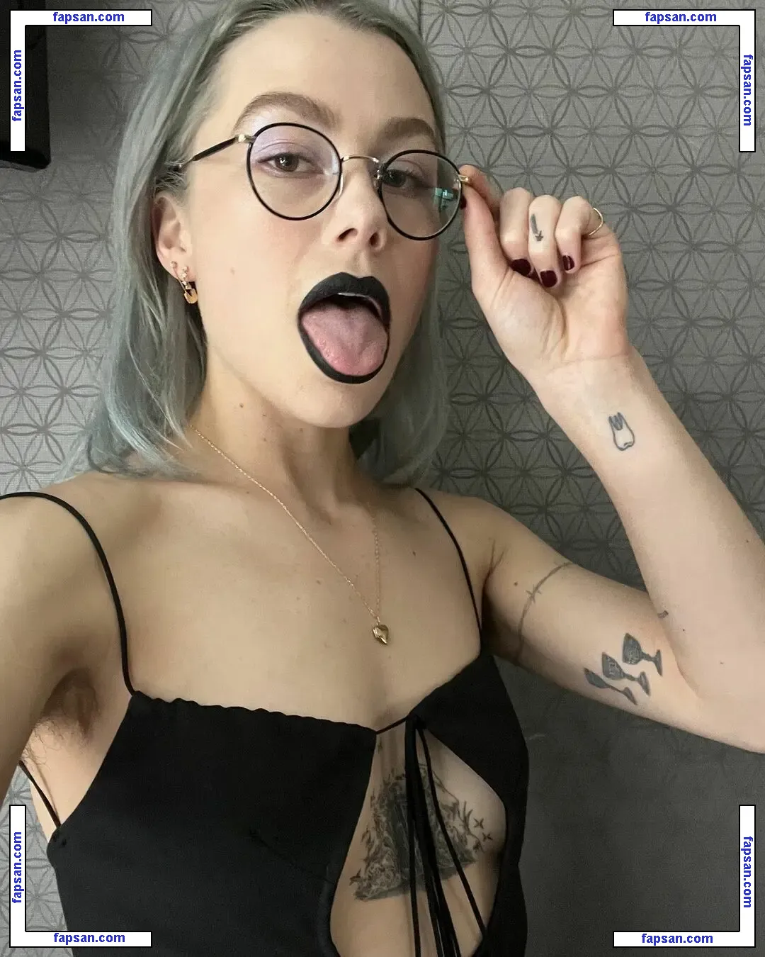 Phoebe Bridgers nude photo #0036 from OnlyFans