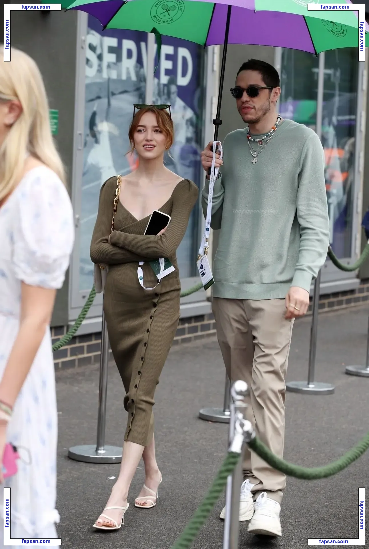 Phoebe Dynevor nude photo #0008 from OnlyFans