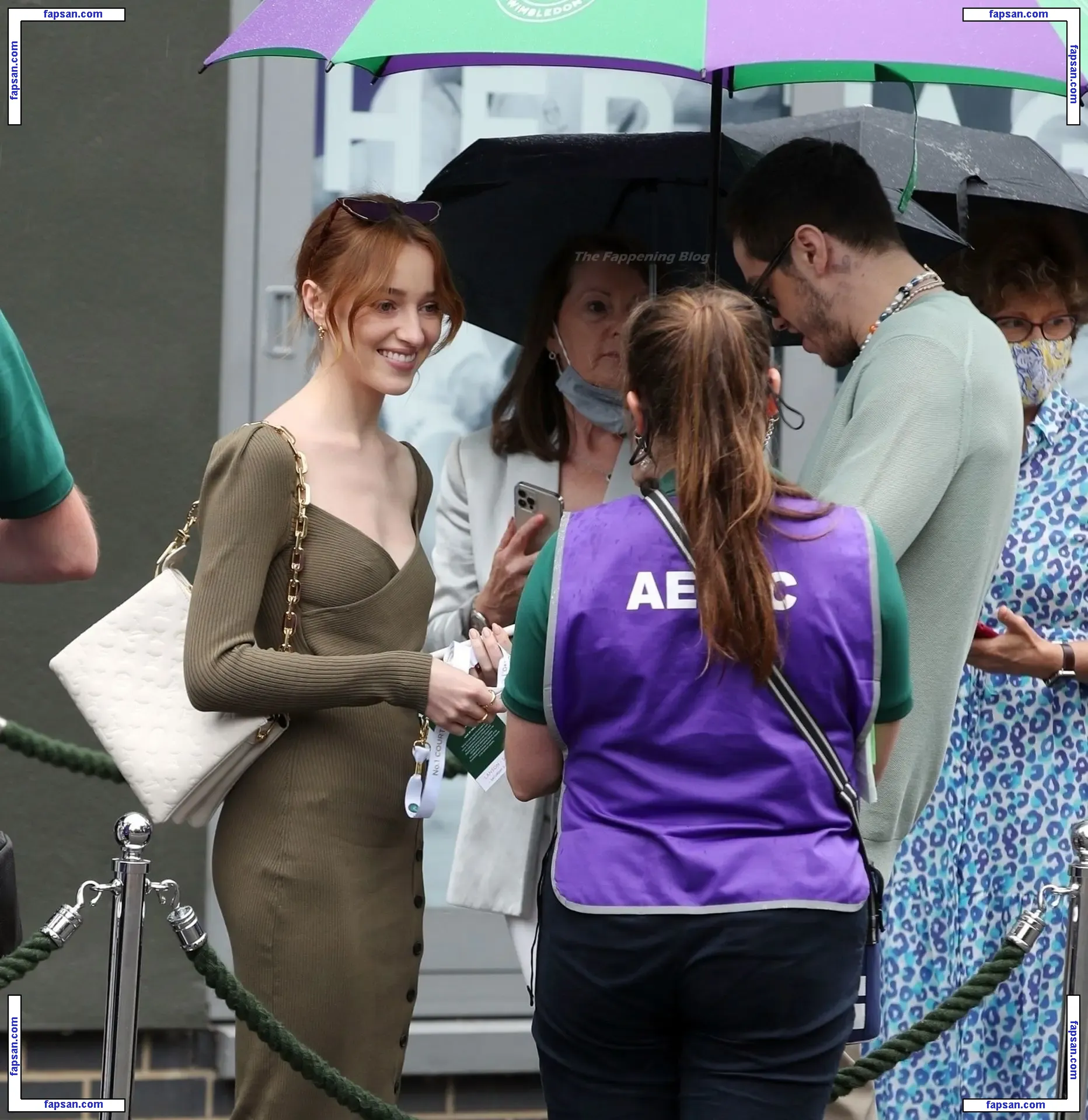 Phoebe Dynevor nude photo #0019 from OnlyFans