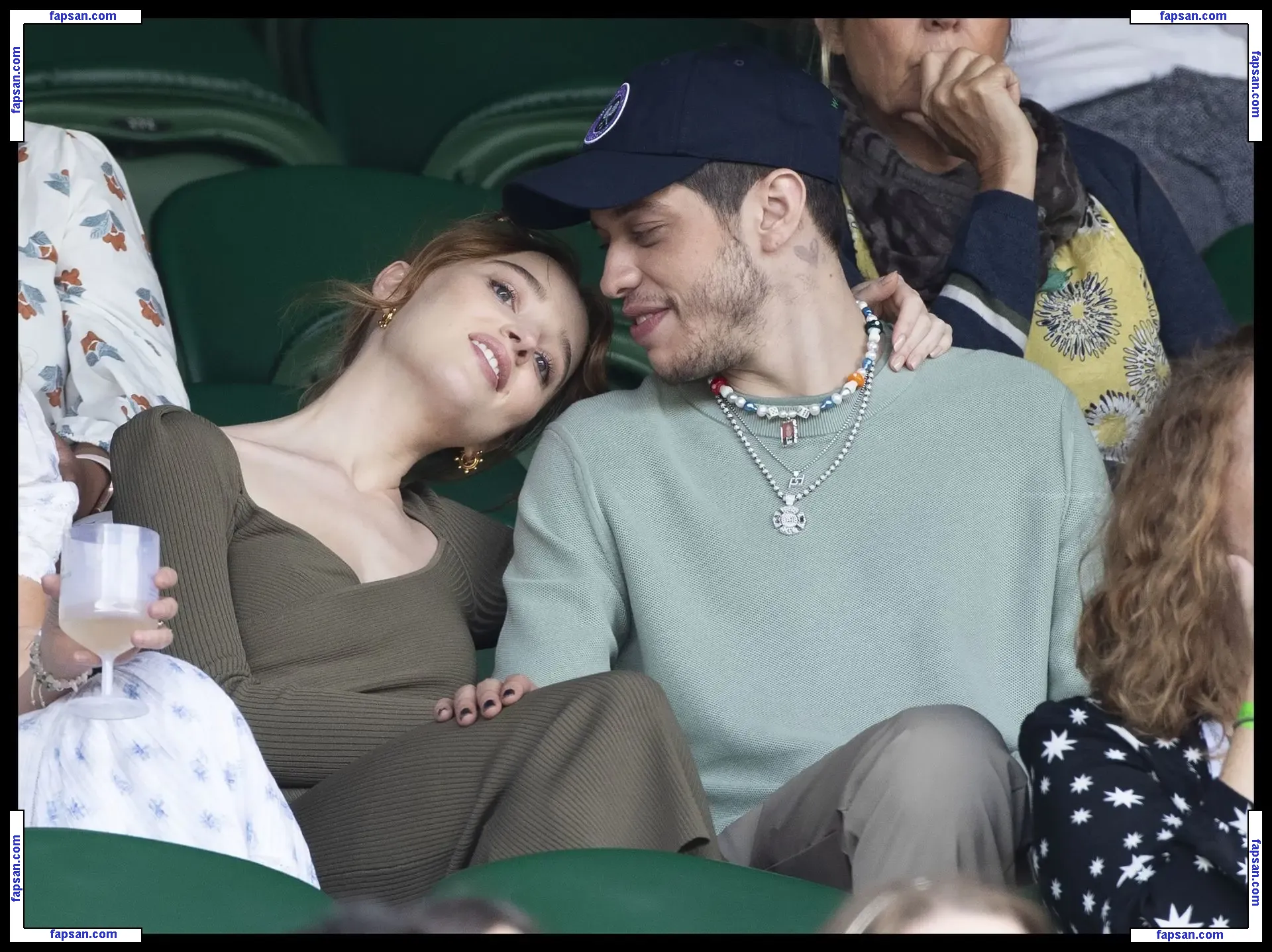 Phoebe Dynevor nude photo #0098 from OnlyFans