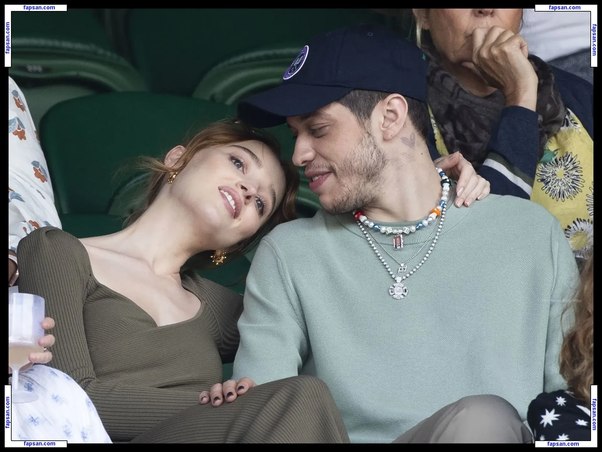 Phoebe Dynevor nude photo #0099 from OnlyFans