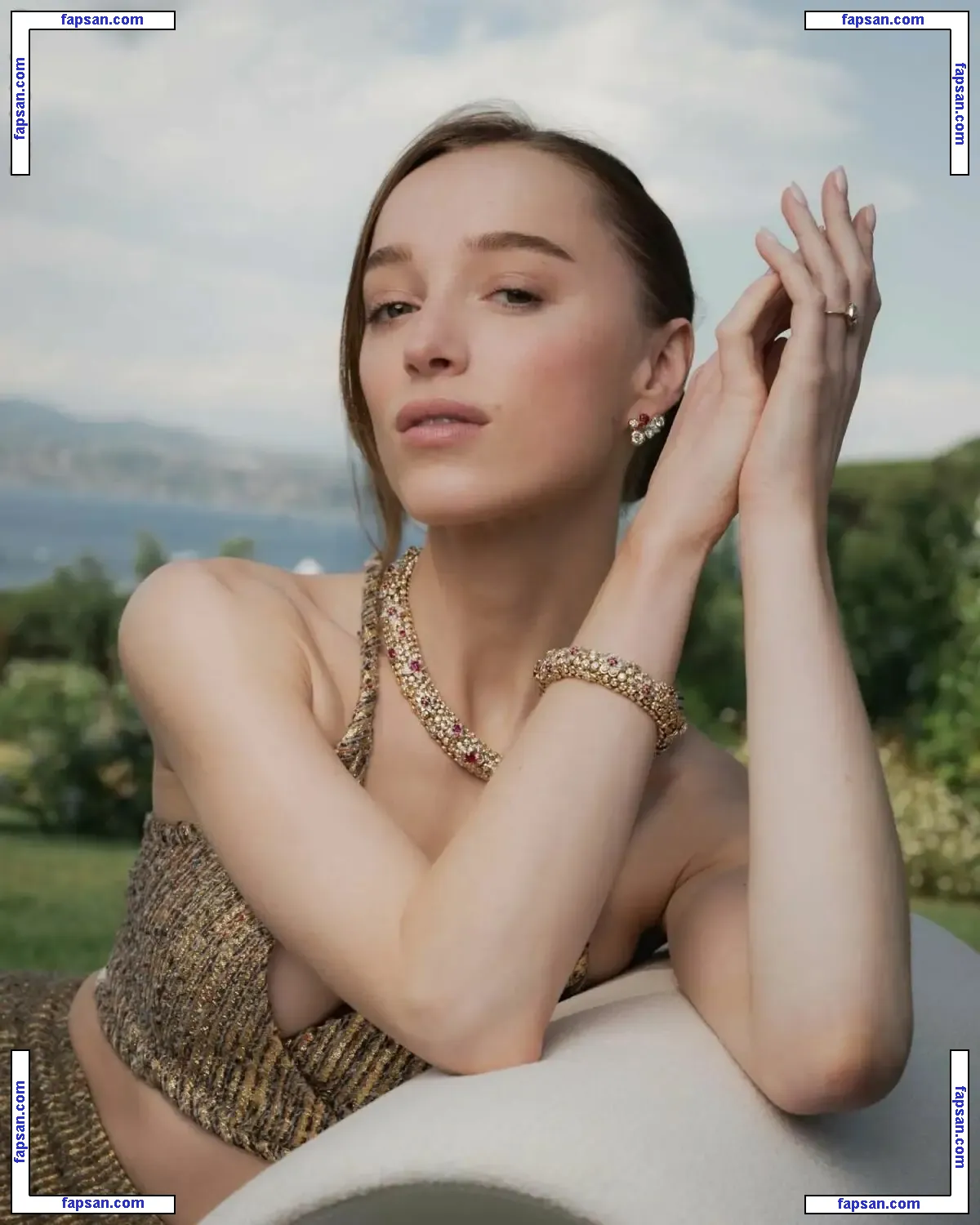 Phoebe Dynevor nude photo #0175 from OnlyFans