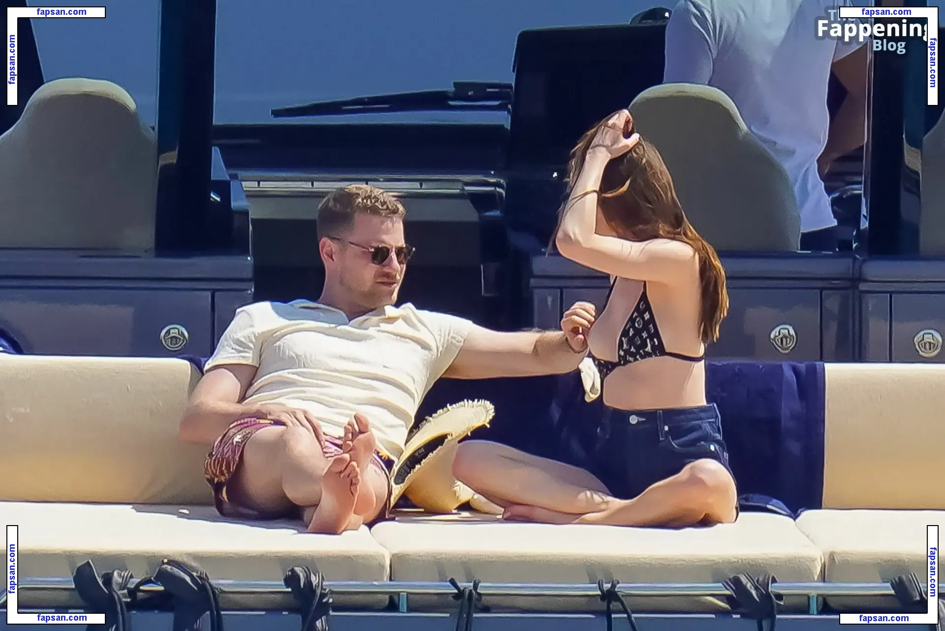 Phoebe Dynevor nude photo #0179 from OnlyFans