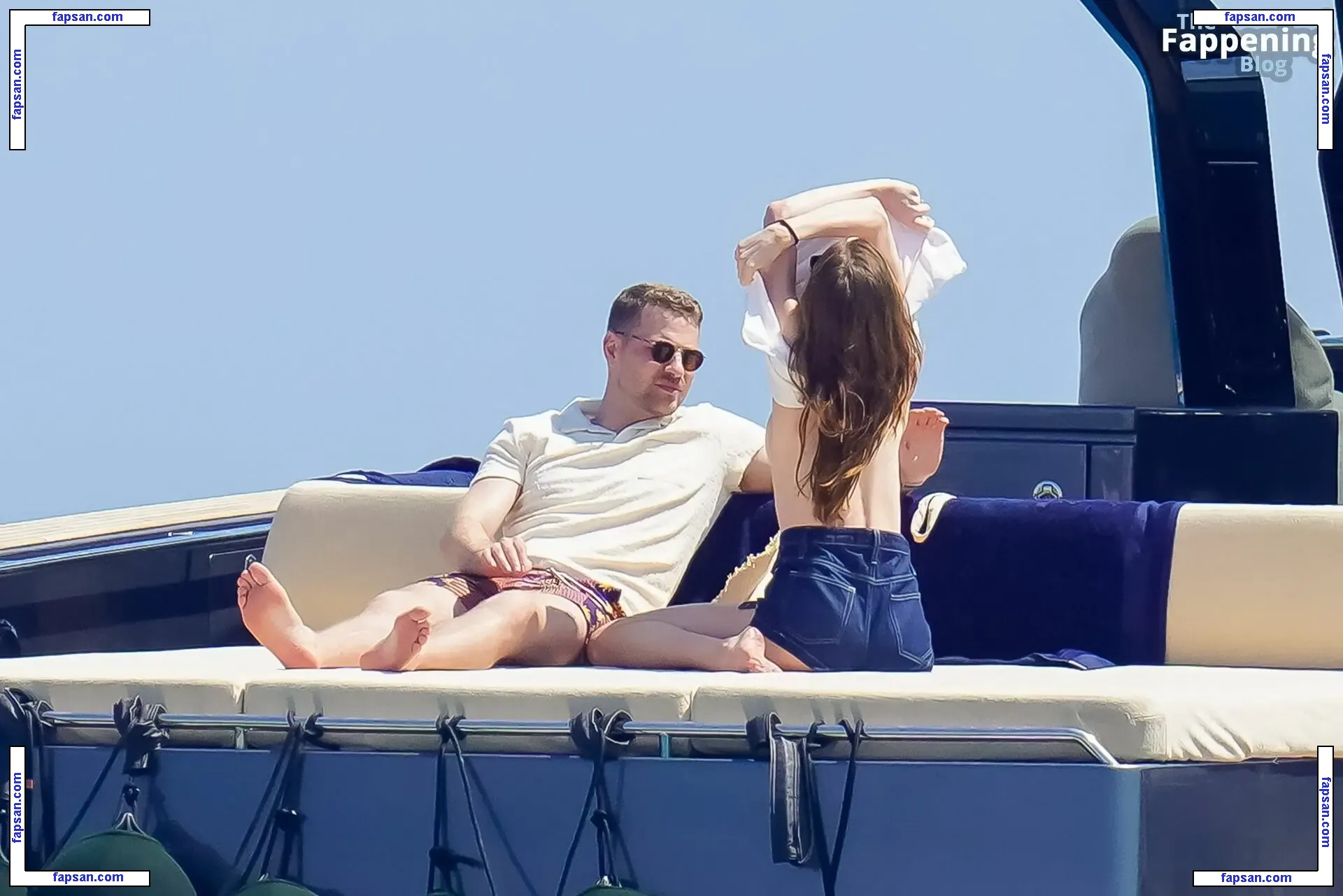 Phoebe Dynevor nude photo #0184 from OnlyFans