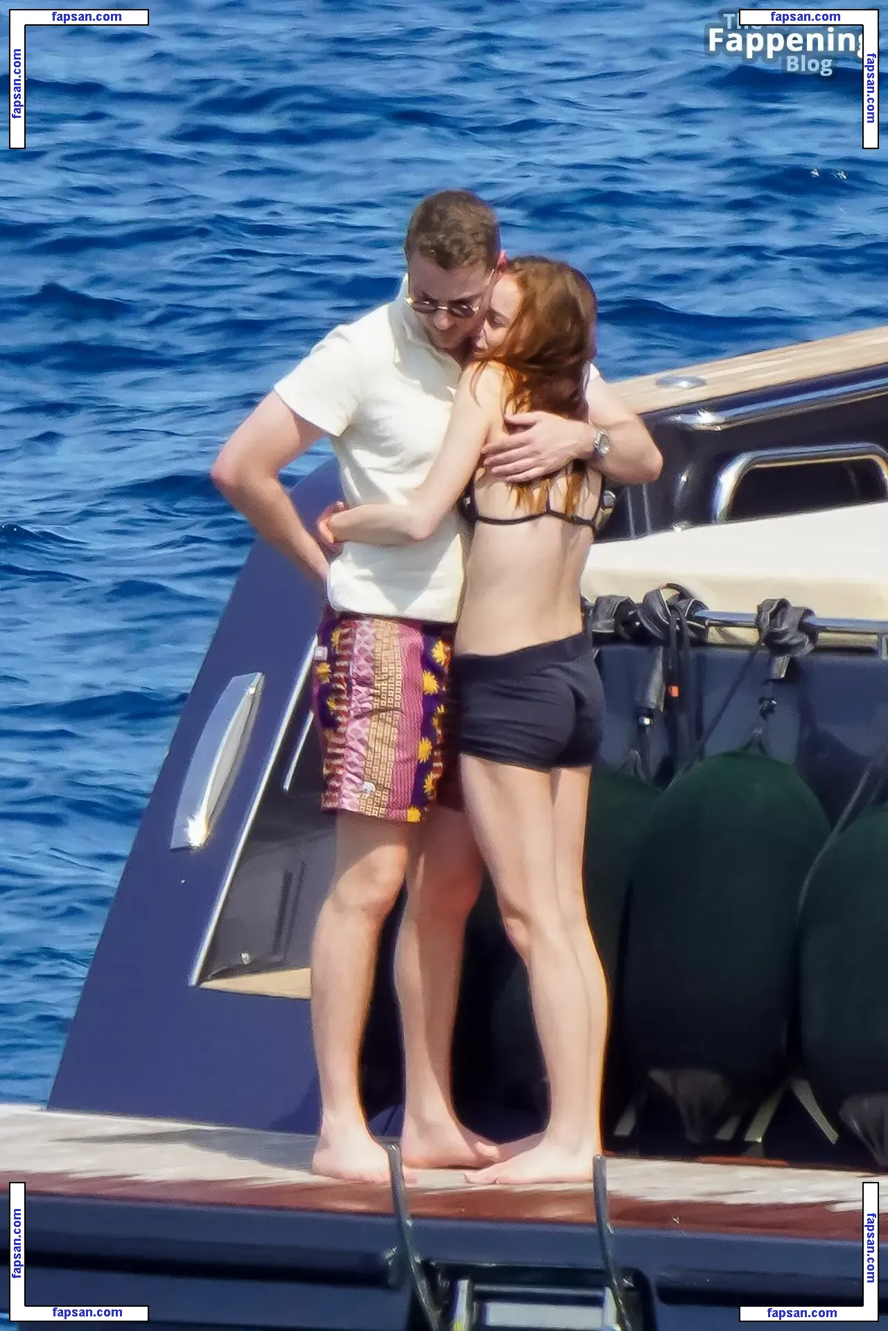 Phoebe Dynevor nude photo #0189 from OnlyFans