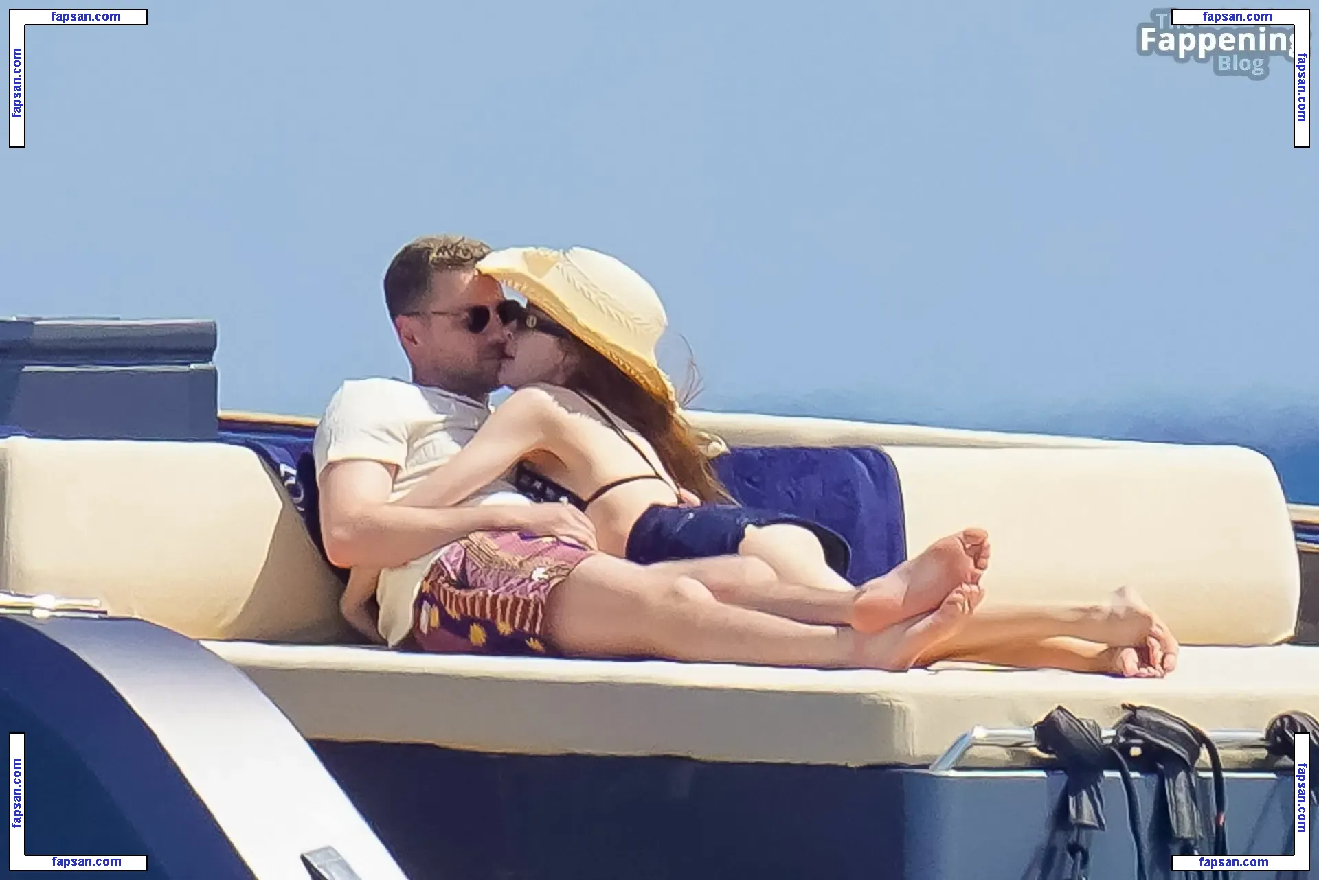 Phoebe Dynevor nude photo #0190 from OnlyFans