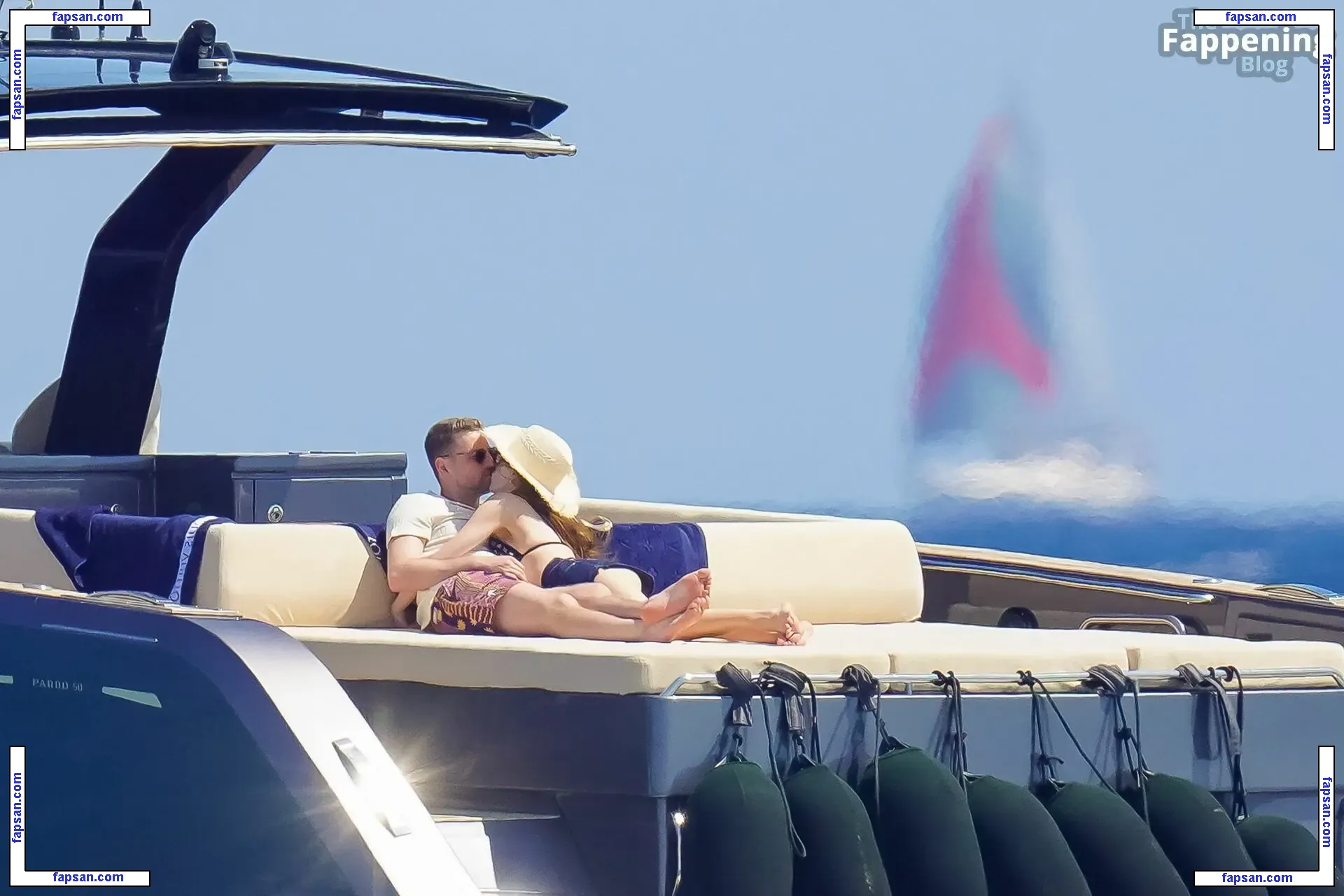 Phoebe Dynevor nude photo #0191 from OnlyFans