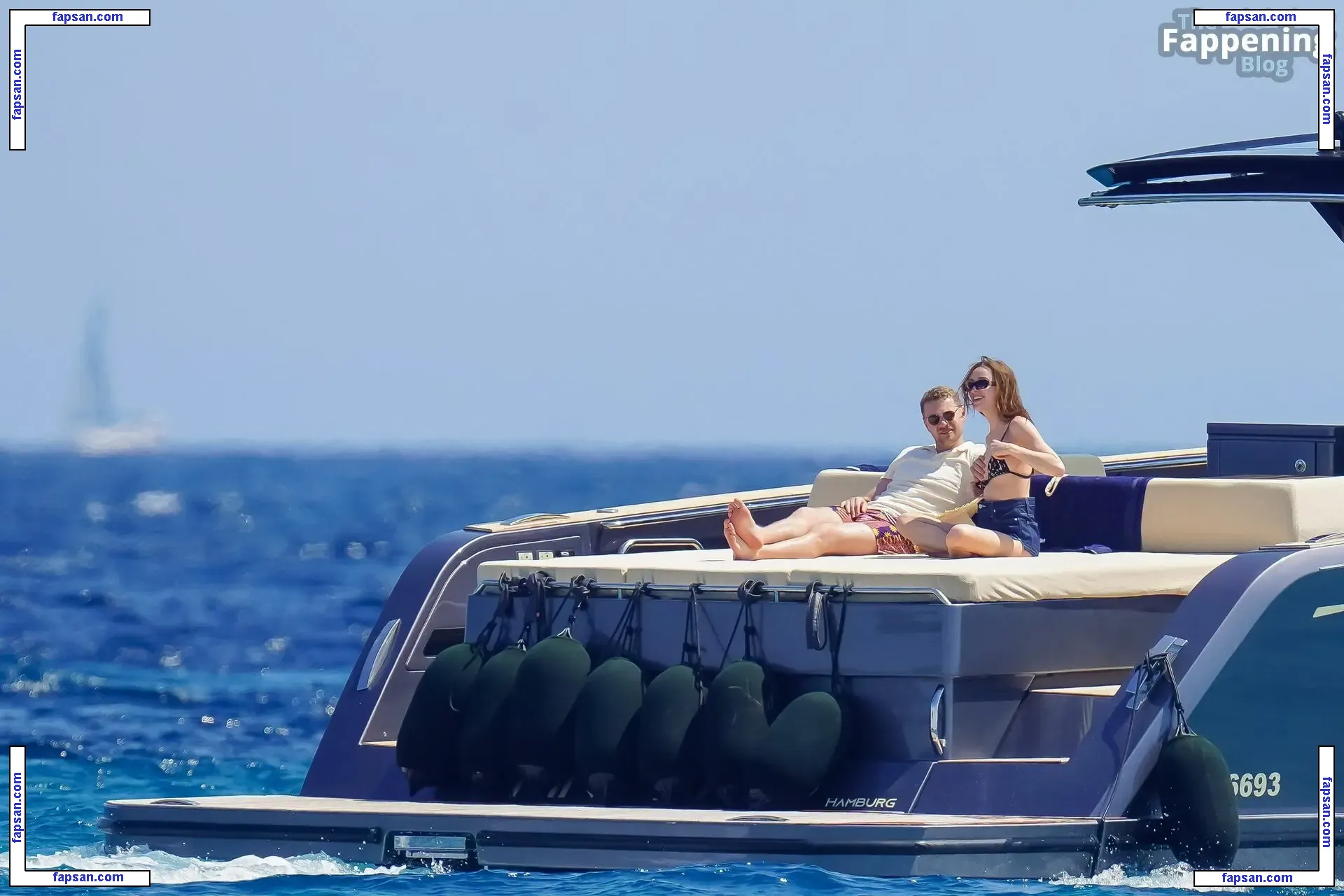 Phoebe Dynevor nude photo #0206 from OnlyFans