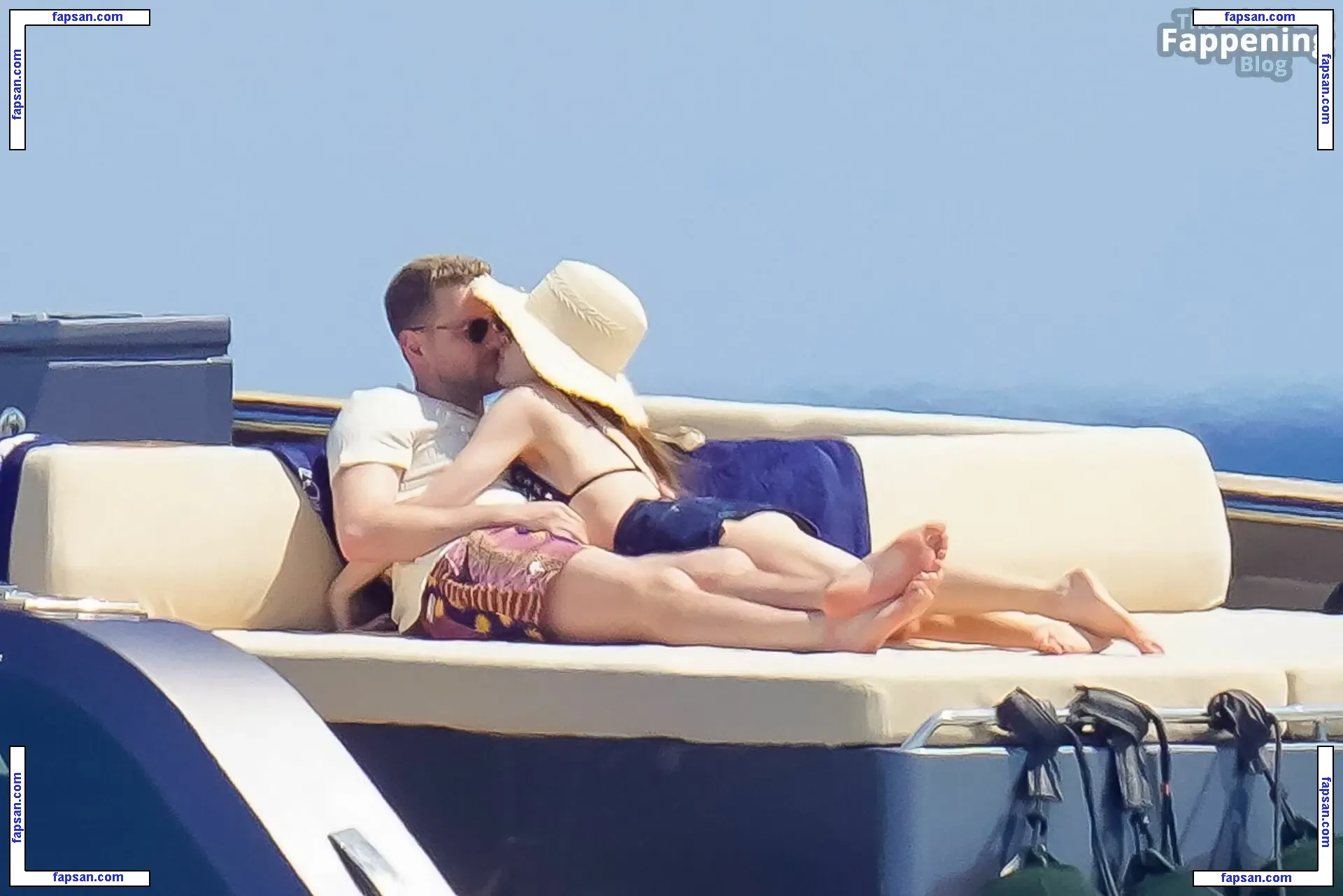 Phoebe Dynevor nude photo #0212 from OnlyFans