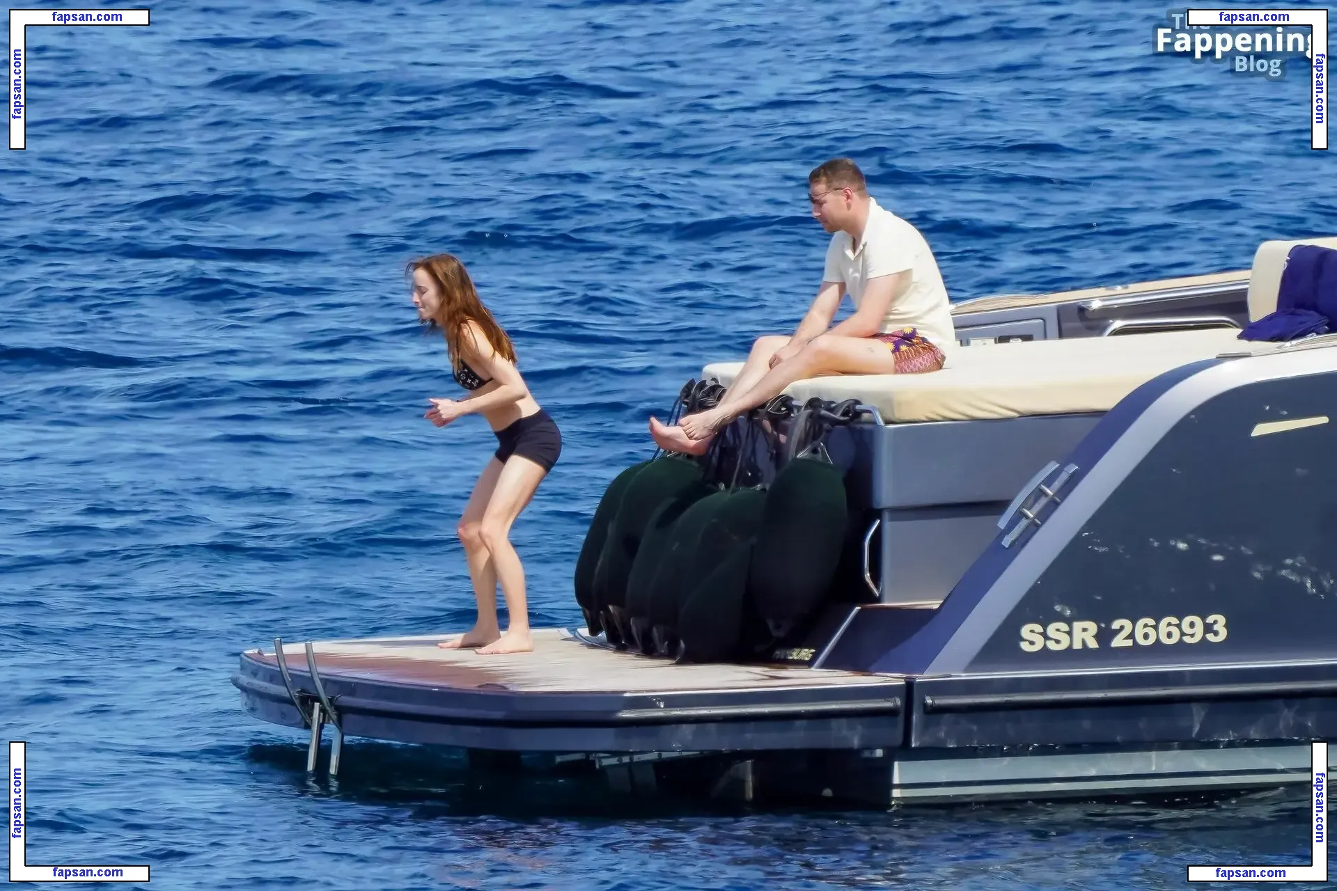 Phoebe Dynevor nude photo #0217 from OnlyFans