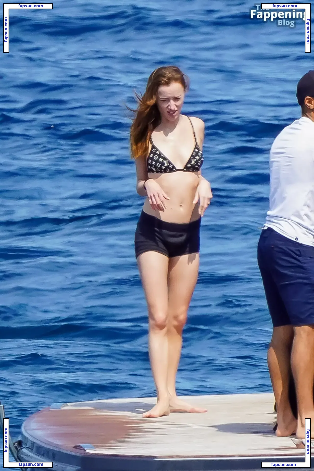 Phoebe Dynevor nude photo #0218 from OnlyFans