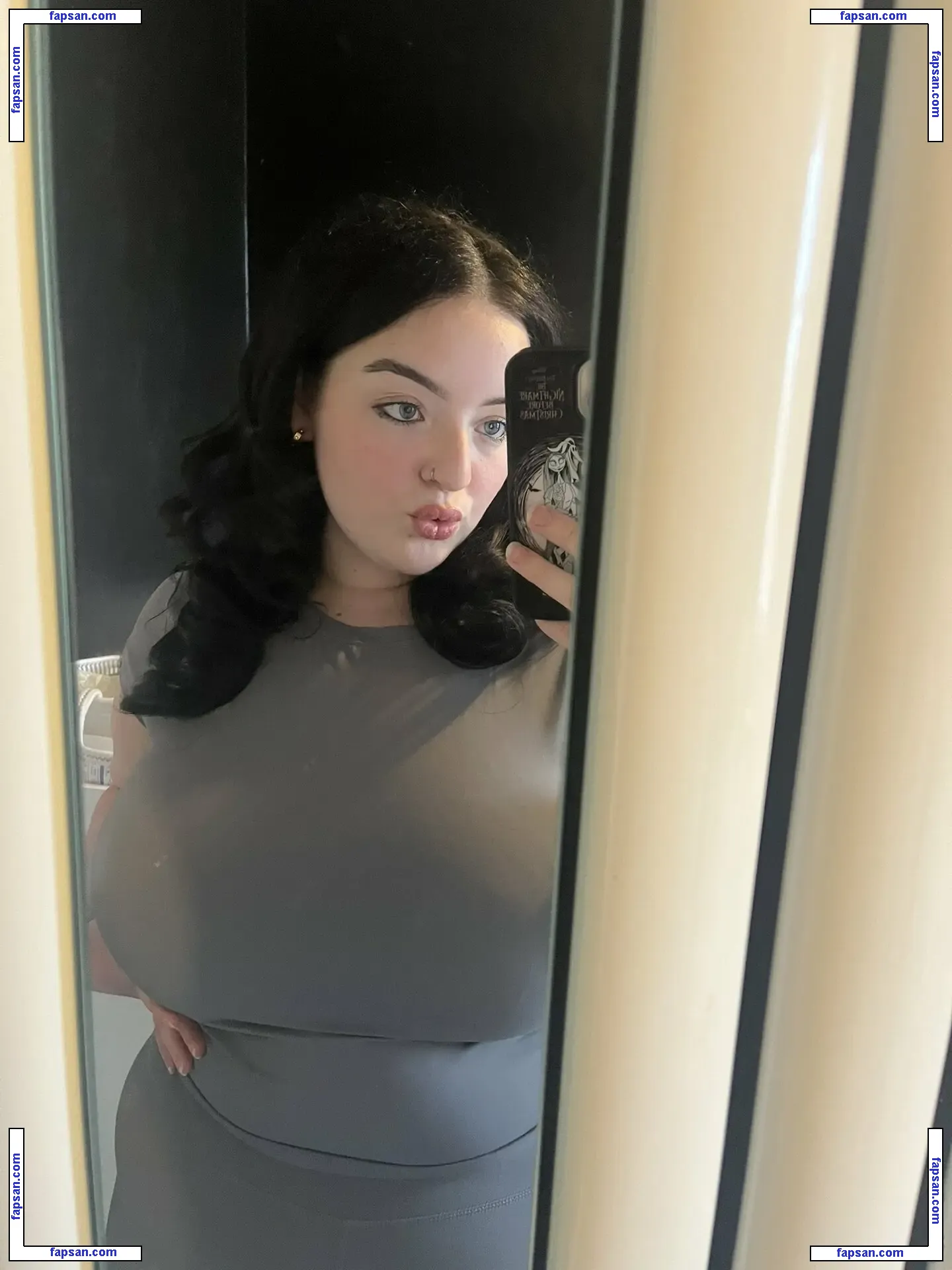 Phoebesofialouise nude photo #0001 from OnlyFans