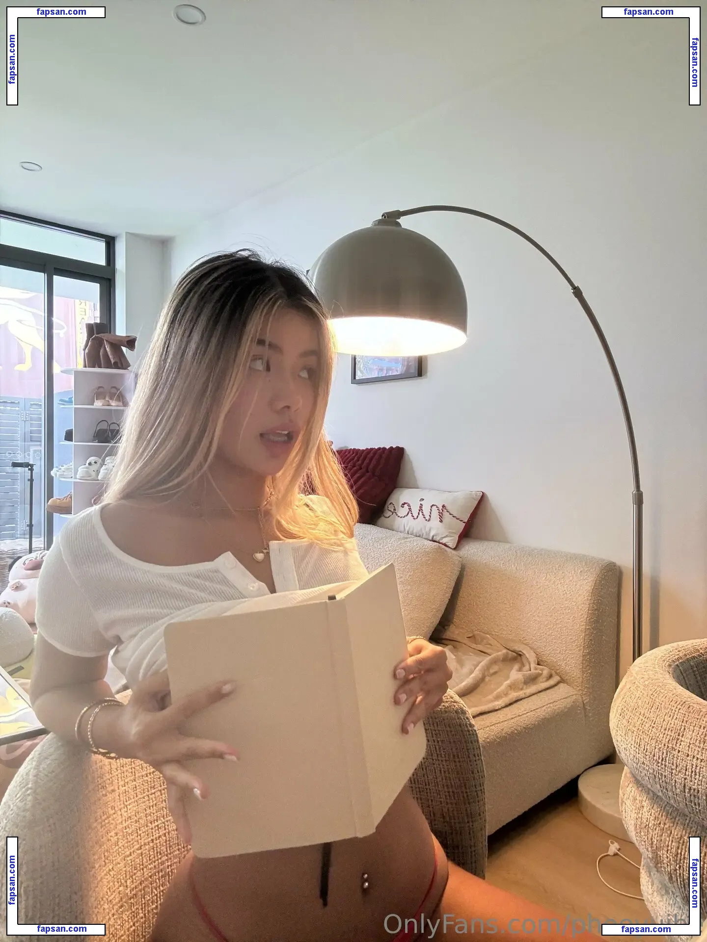 phoeyuibe nude photo #0211 from OnlyFans