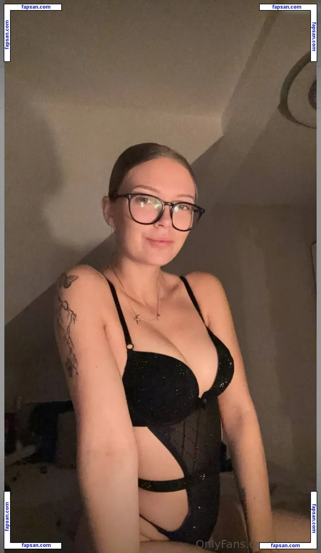 Pia.rsr nude photo #0003 from OnlyFans