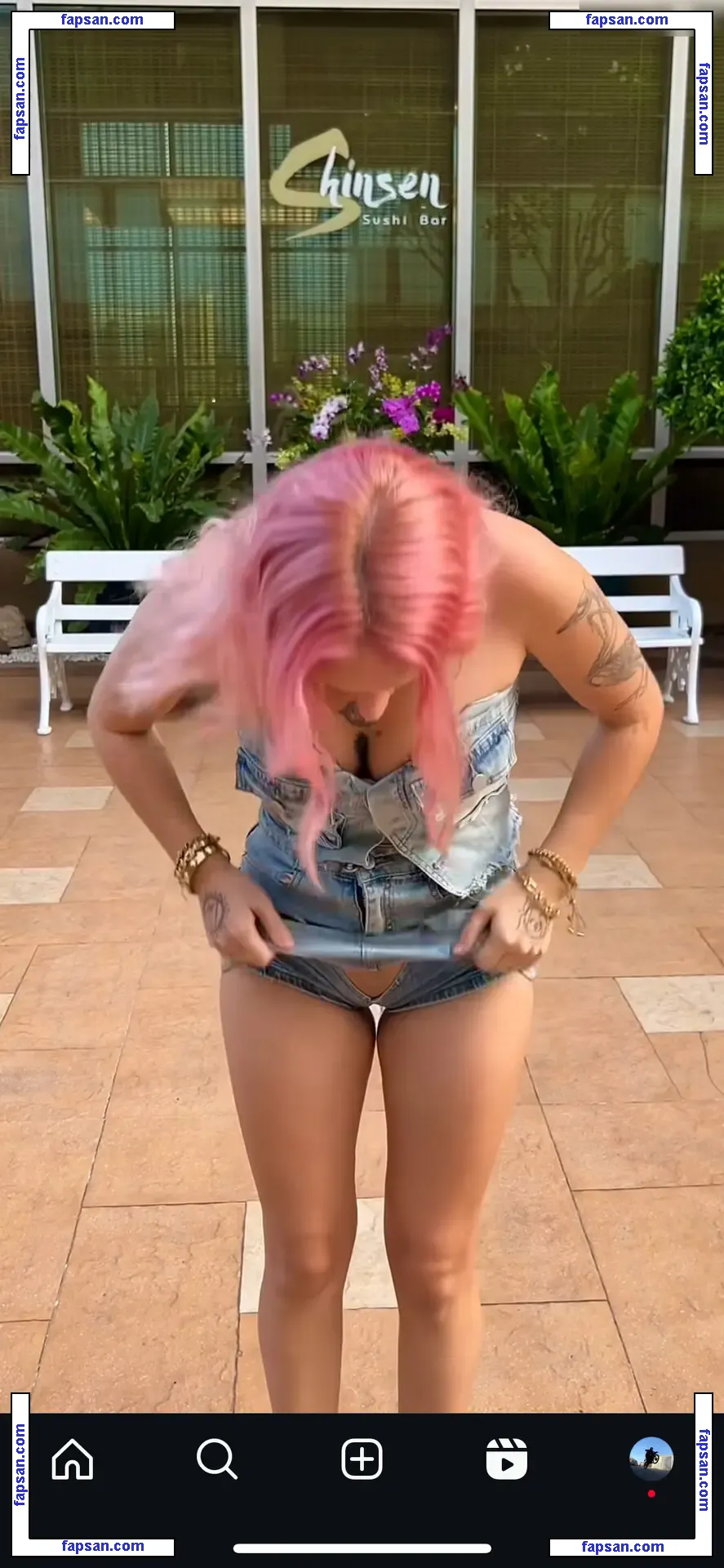 Pikkiundmichelle/Travelslvts nude photo #0001 from OnlyFans