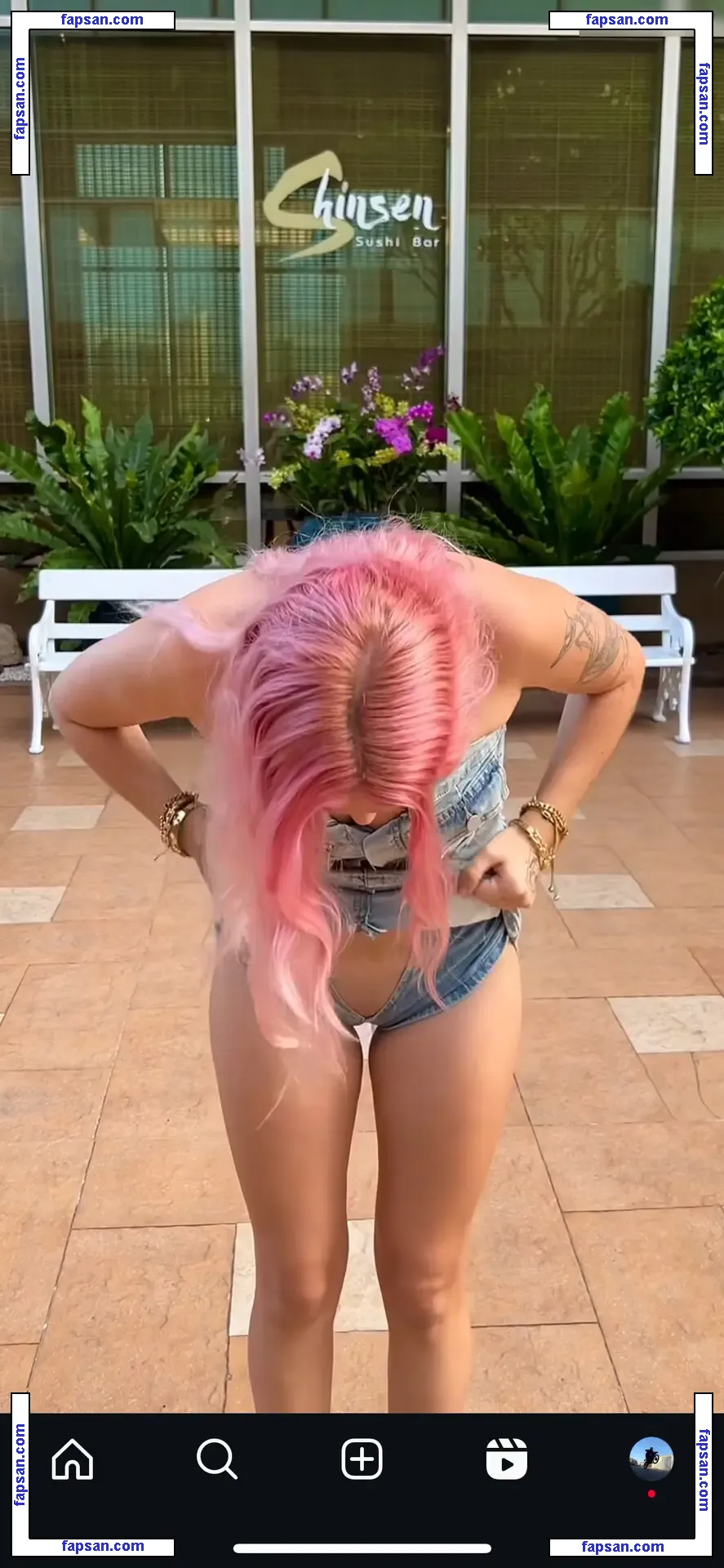 Pikkiundmichelle/Travelslvts nude photo #0006 from OnlyFans