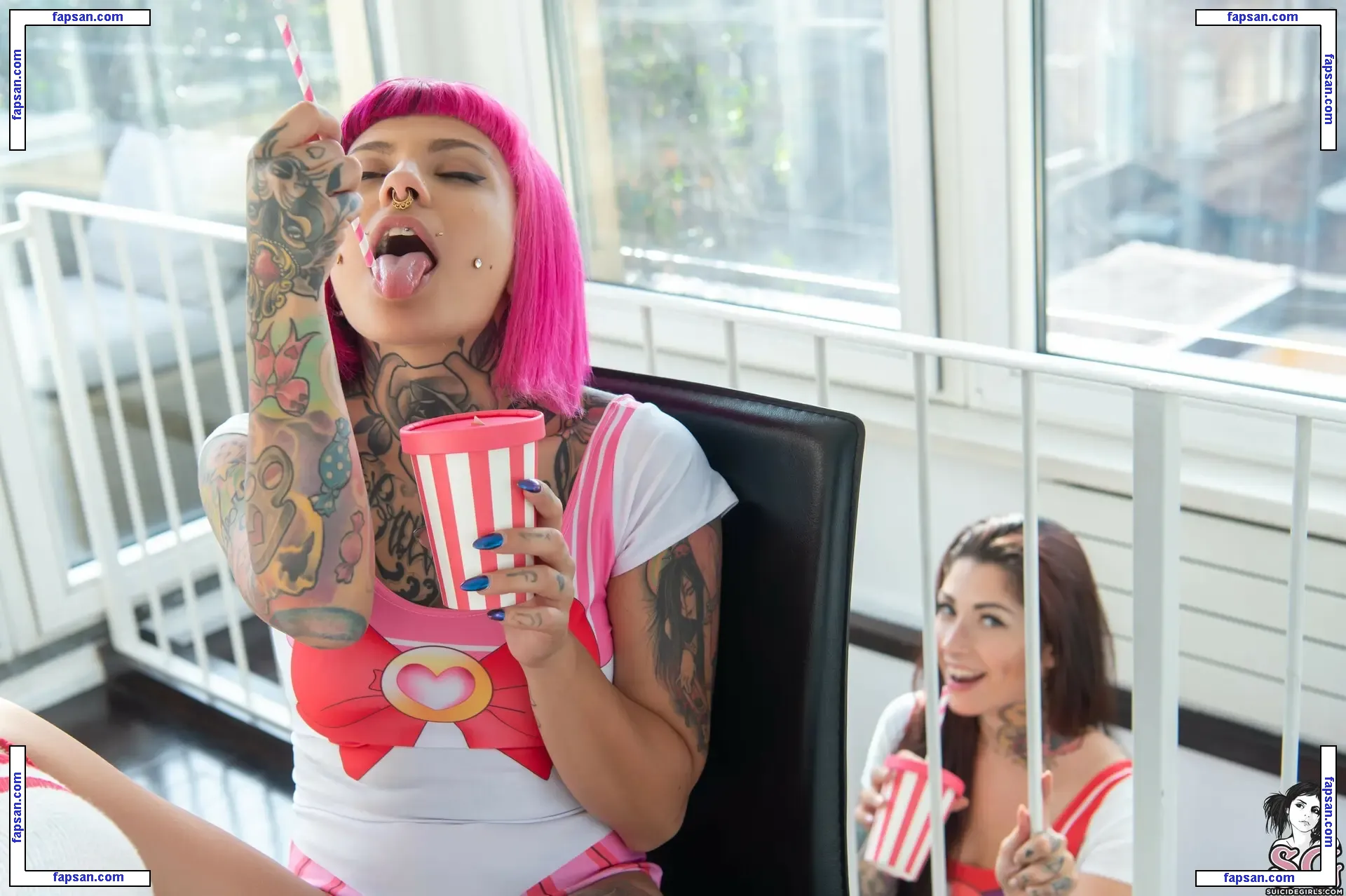 Pink Suicide голая фото #0034 с Онлифанс