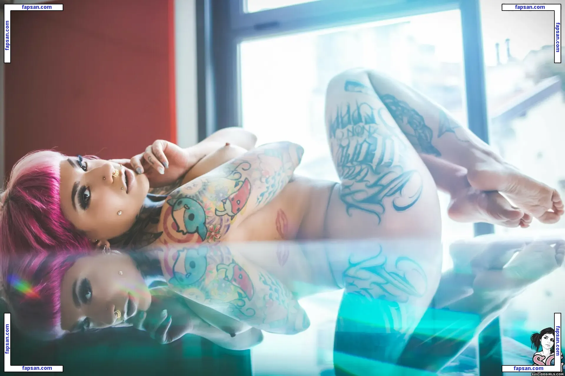 Pink Suicide голая фото #0088 с Онлифанс