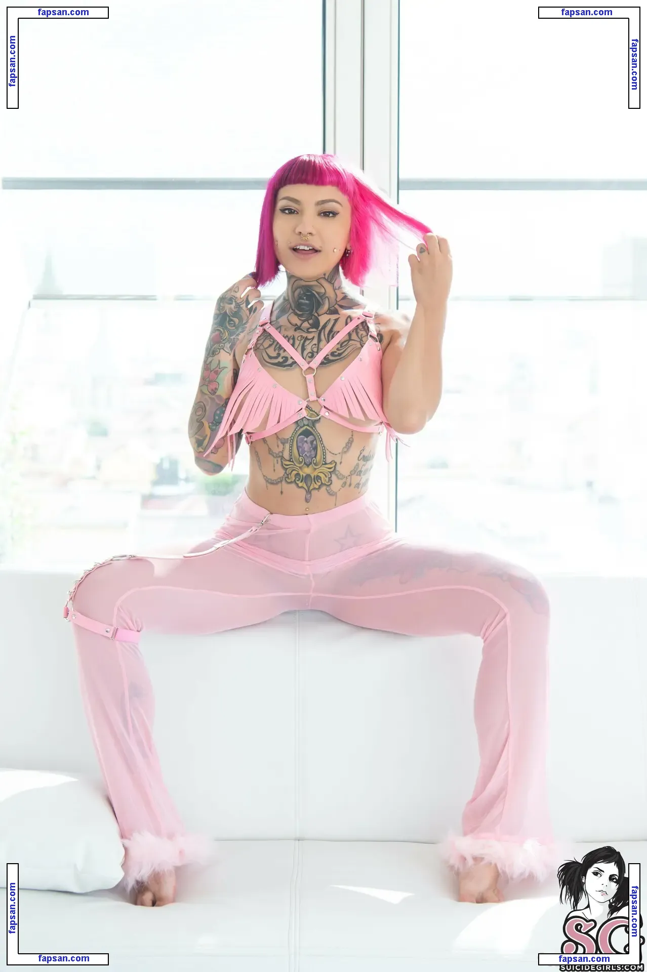 Pink Suicide голая фото #0107 с Онлифанс