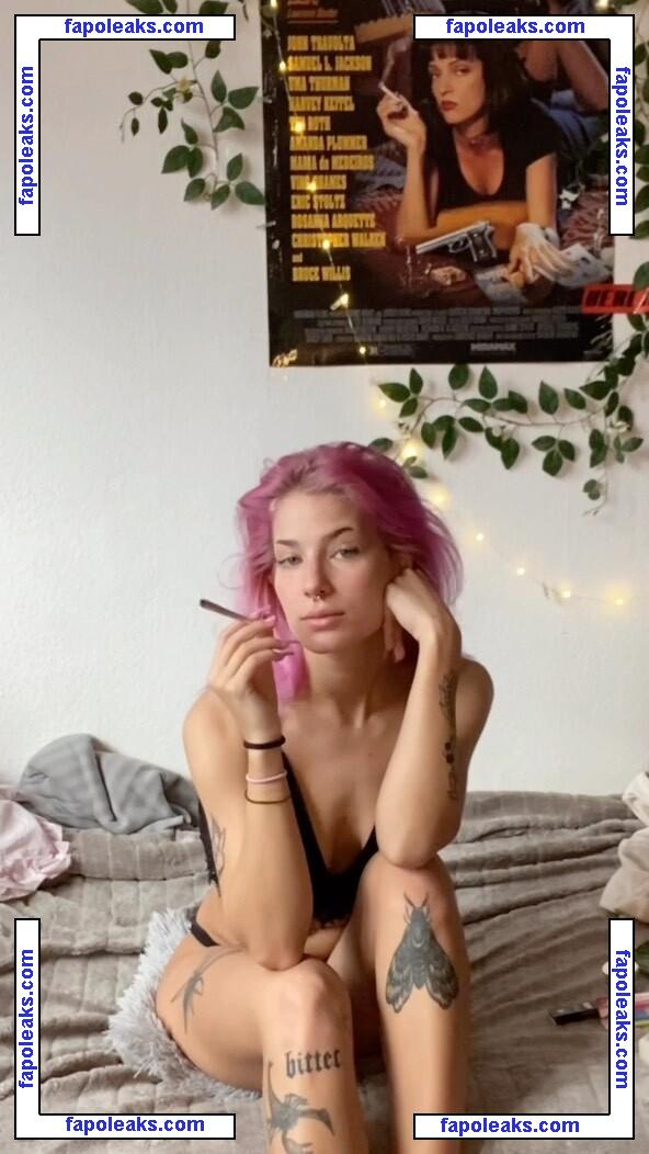 pinkarosalina / fairykaro nude photo #0005 from OnlyFans