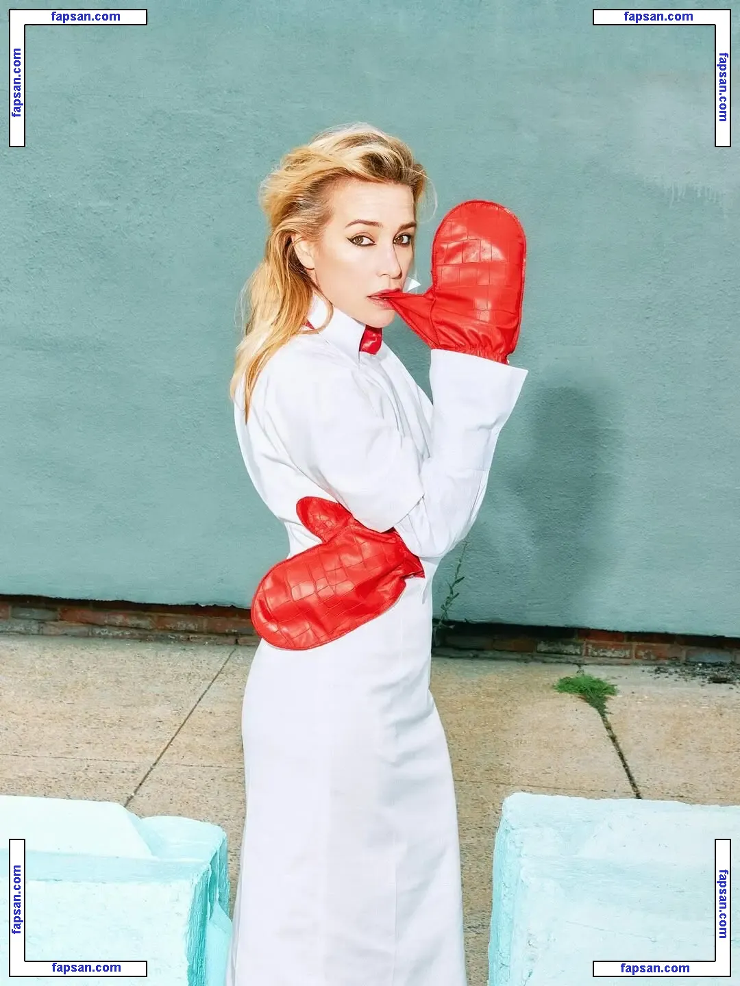 Piper Perabo nude photo #0204 from OnlyFans