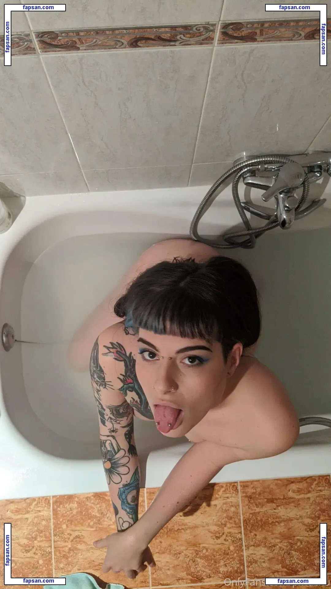 piwachu / piwa.chu nude photo #0076 from OnlyFans