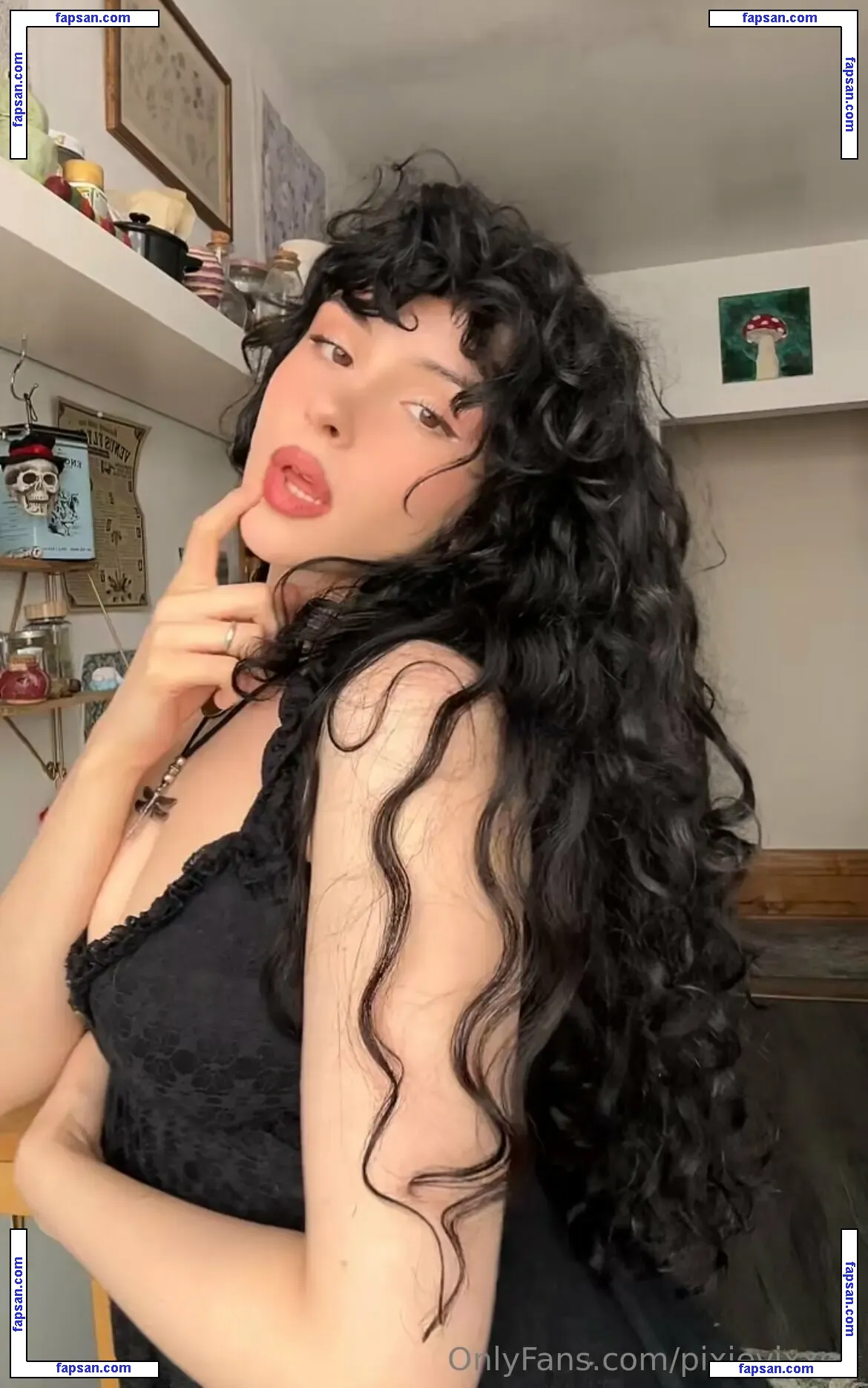 pixievixencrypt nude photo #0004 from OnlyFans
